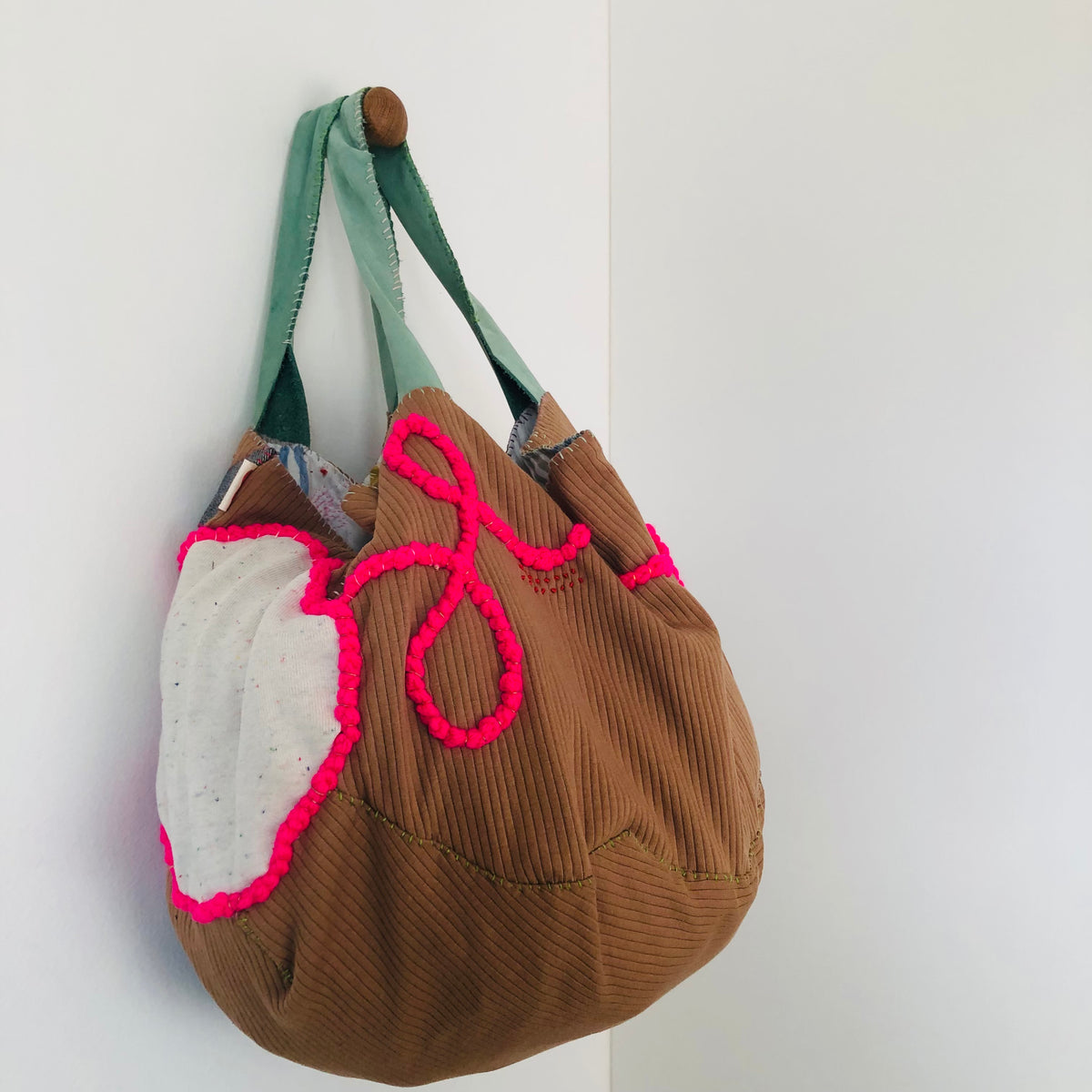 Bag 手縫いのバッグ 布製　トートバッグ　スローファッション　ハンドメイド　2545