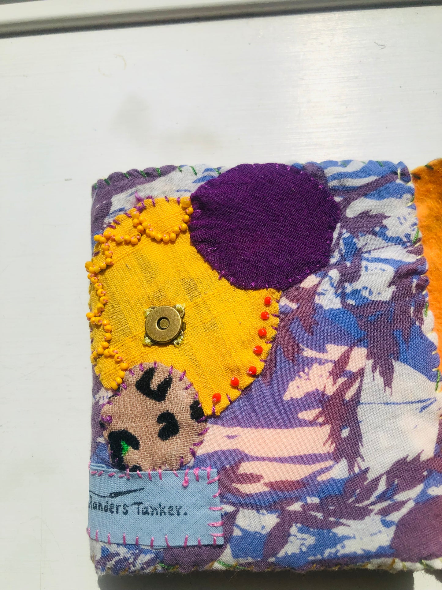 財布　布財布　ハンドメイド　手縫い　刺繍　パッチワーク　二つ折り　2489