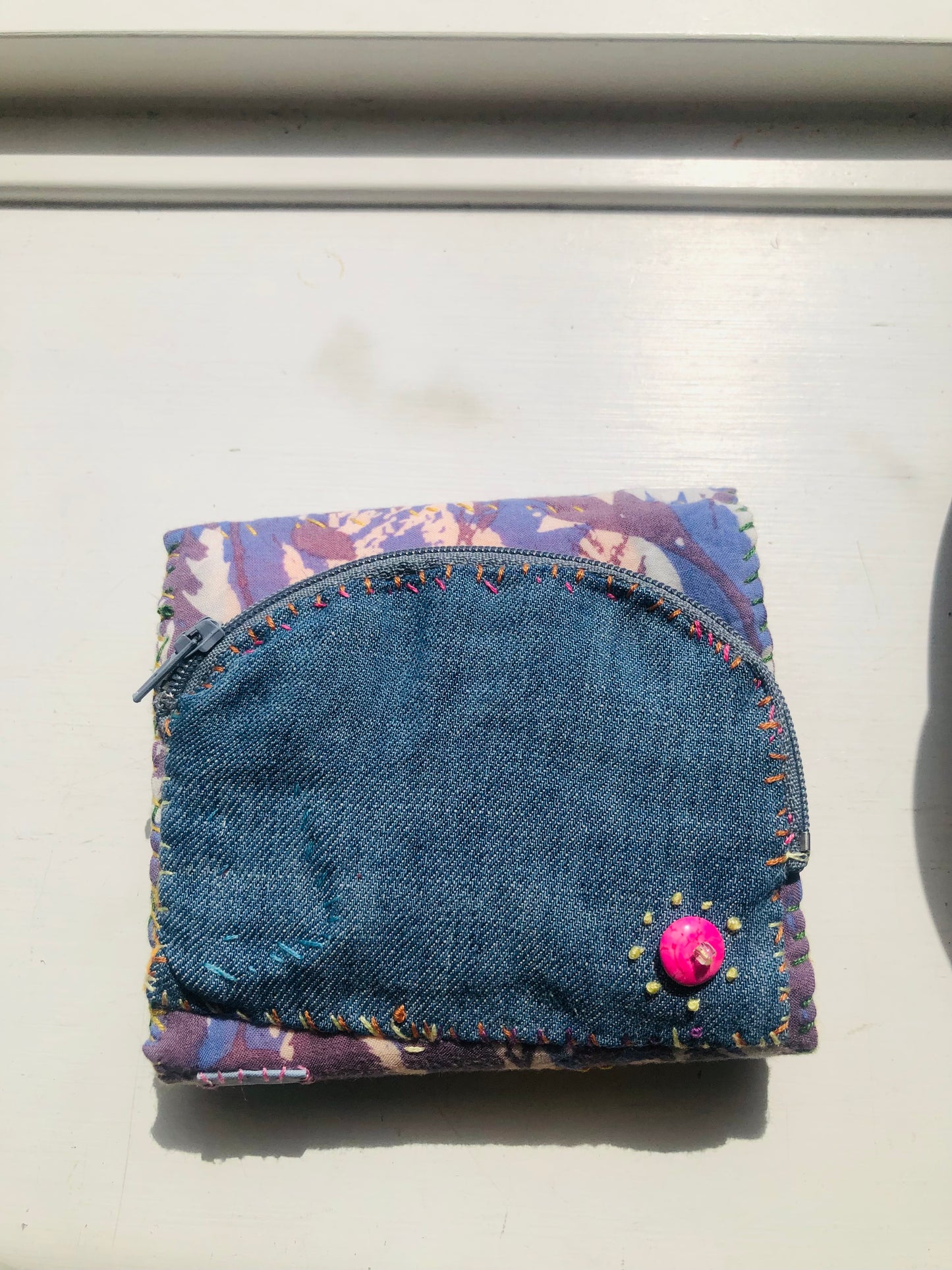 財布　布財布　ハンドメイド　手縫い　刺繍　パッチワーク　二つ折り　2489