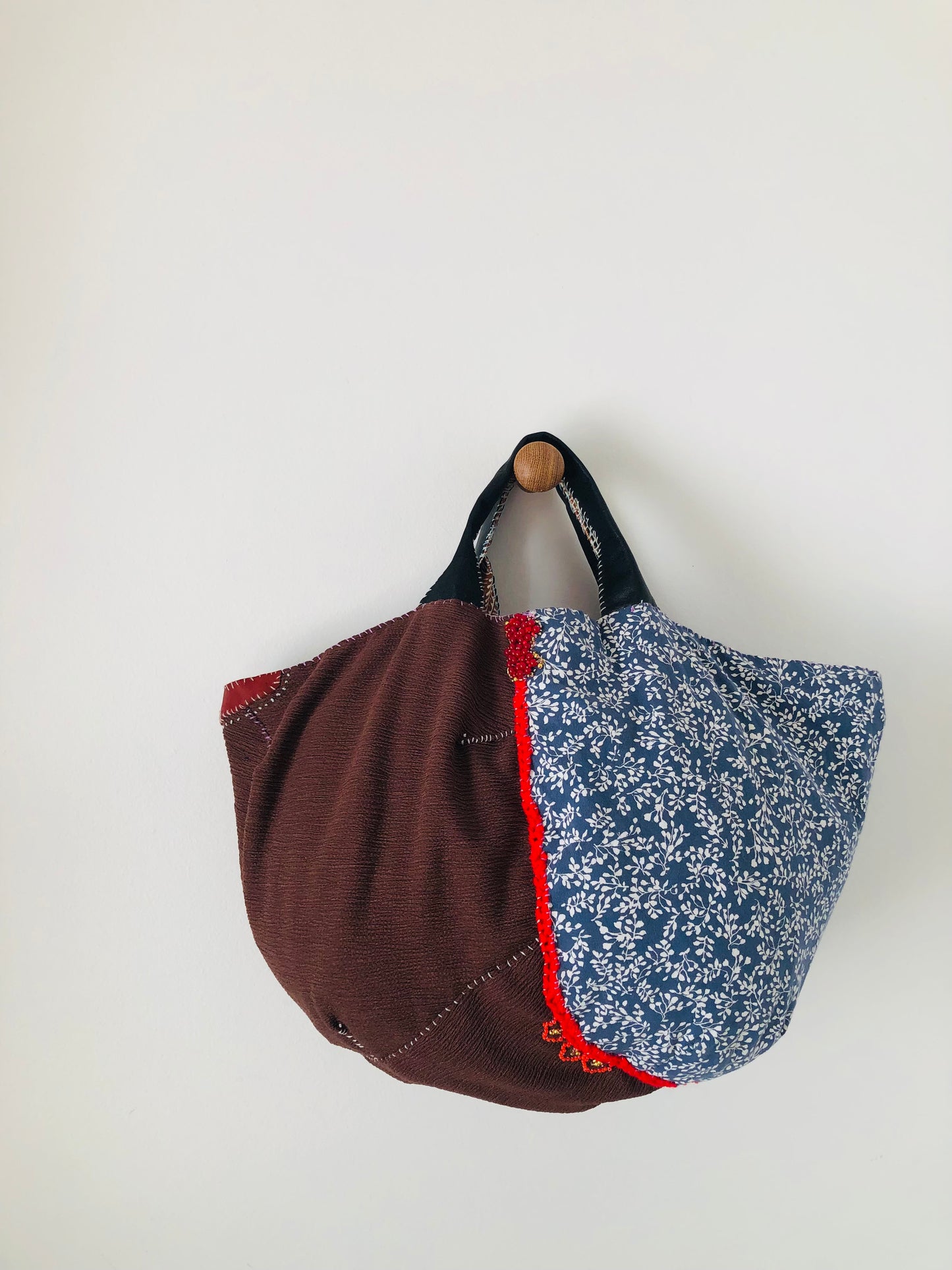 Bag 手縫いのバッグ 布製　トートバッグ　スローファッション　ハンドメイド　2508
