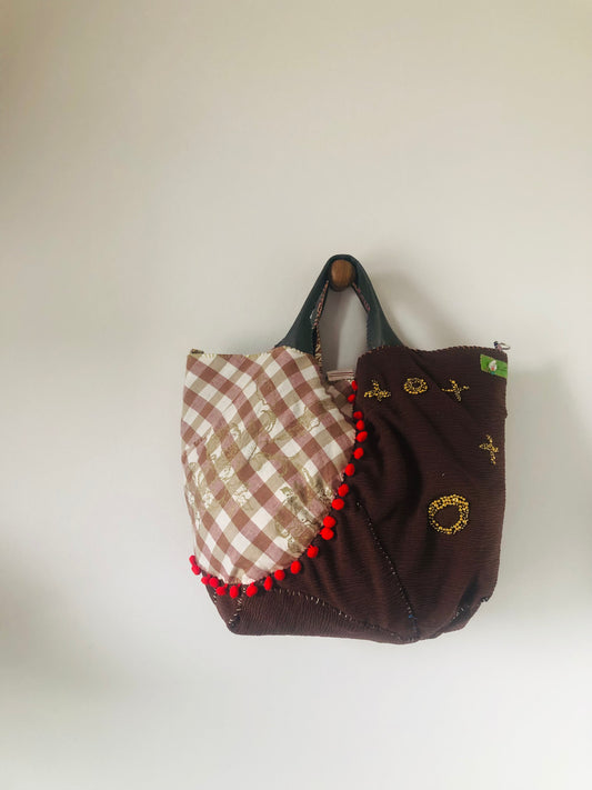 Bag 手縫いのバッグ 布製　トートバッグ　スローファッション　ハンドメイド　2448