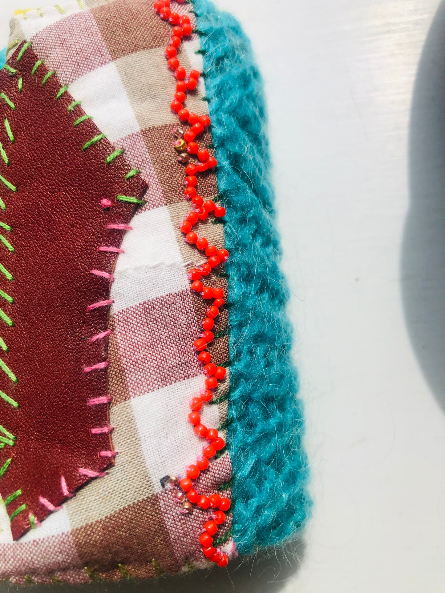 財布　布財布　ハンドメイド　手縫い　刺繍　パッチワーク　二つ折り　2492