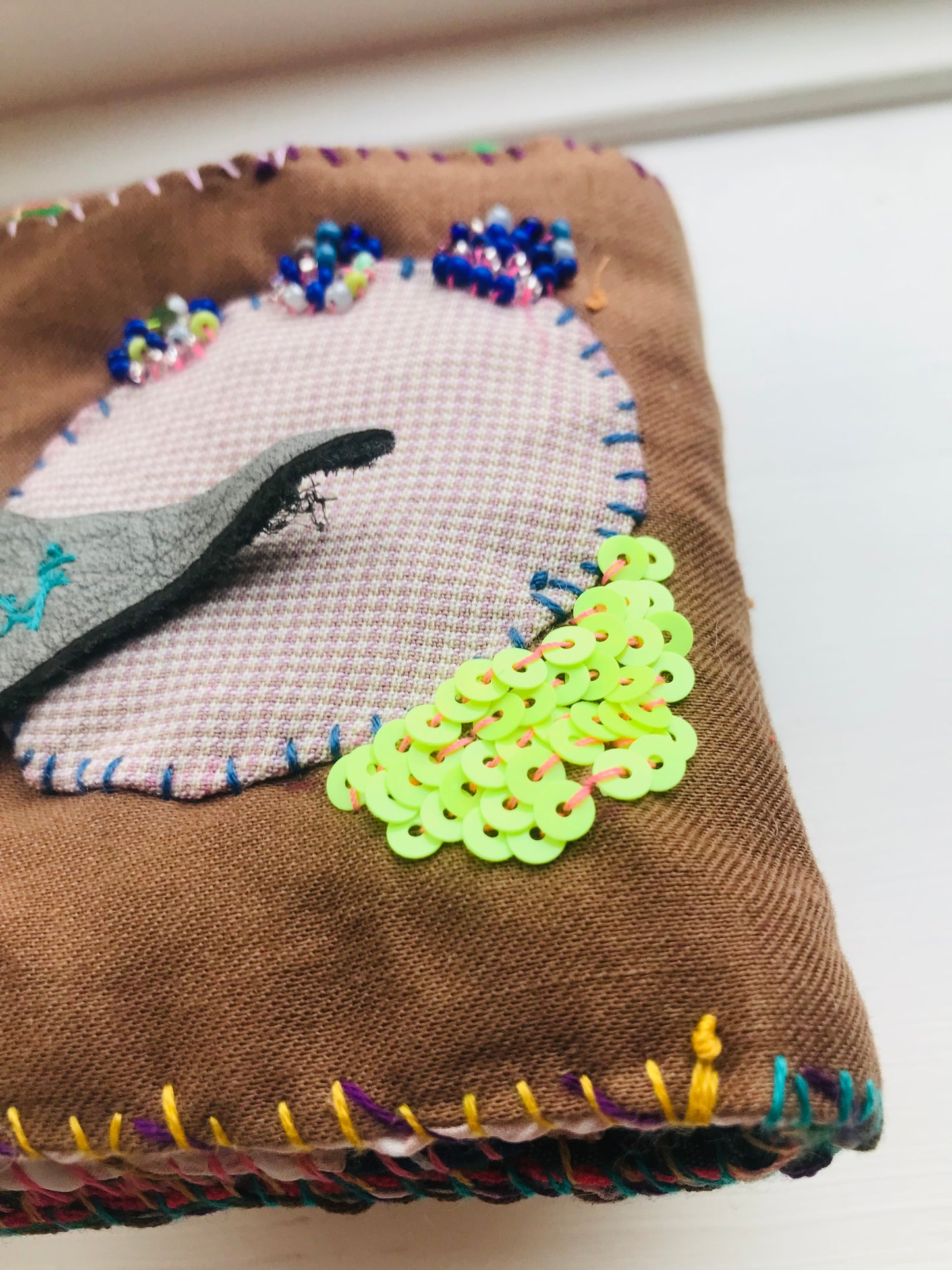 財布　布財布　ハンドメイド　手縫い　刺繍　パッチワーク　二つ折り　1917