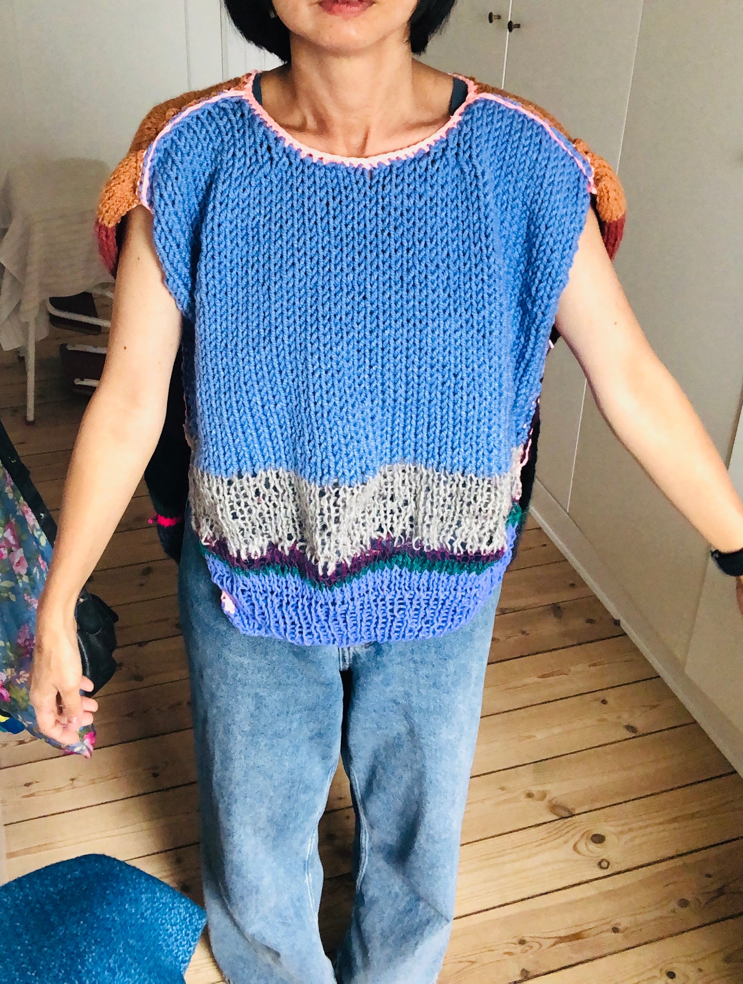 Sweater, hand-knitted, slow fashion, fancy yarn, one-of-a-kind, short-sleeved, 2512