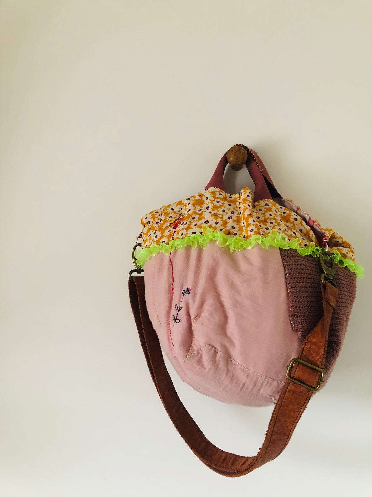 Bag 手縫いのバッグ 布製　トートバッグ　スローファッション　ハンドメイド　2546