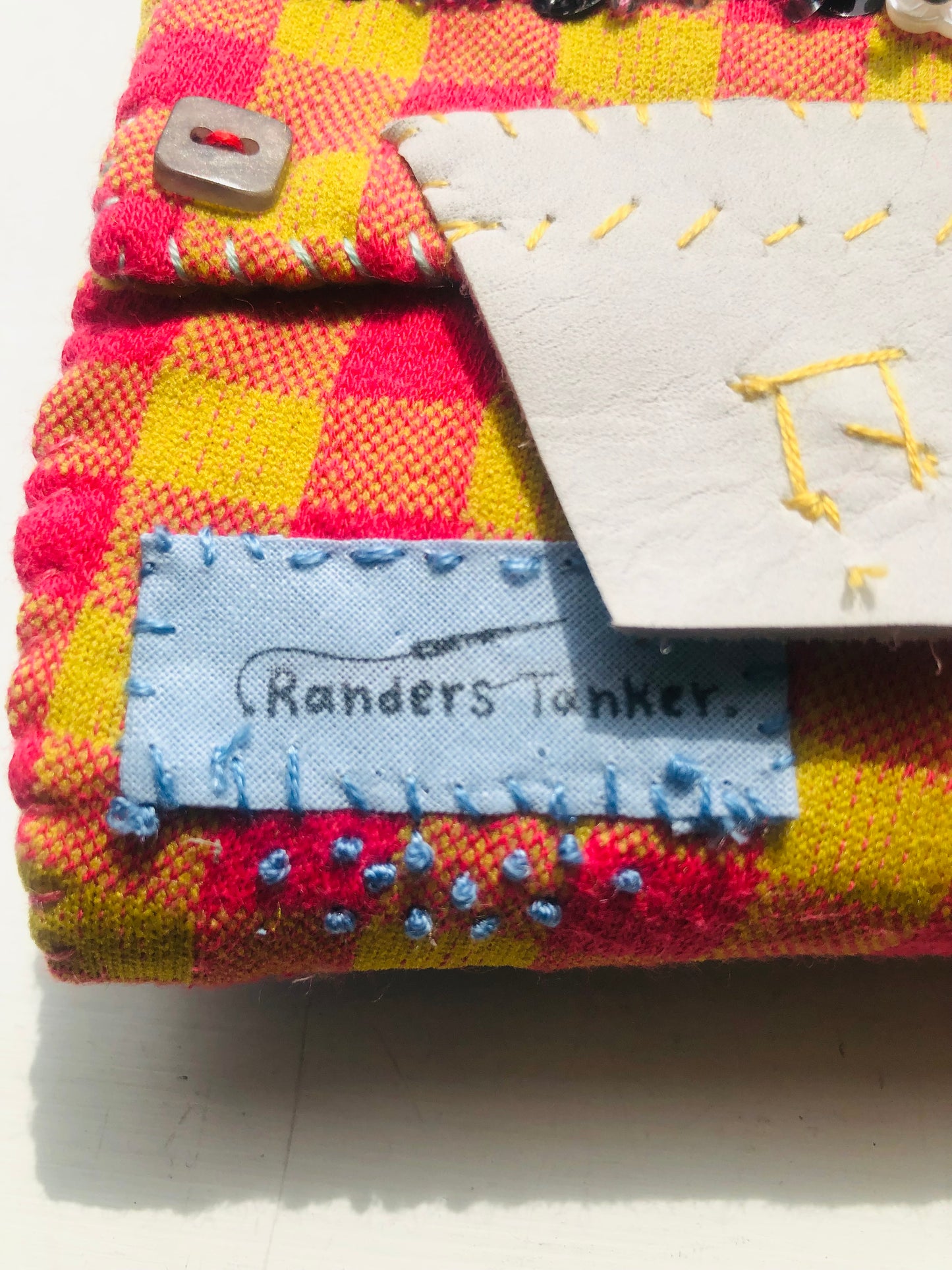 財布　布財布　ハンドメイド　手縫い　刺繍　パッチワーク　二つ折り　2490