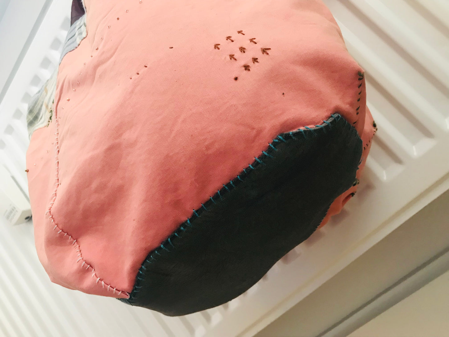 Bag   手縫いのバッグ　  布製　本革持ち手　スローファッション　ハンドメイド　1736