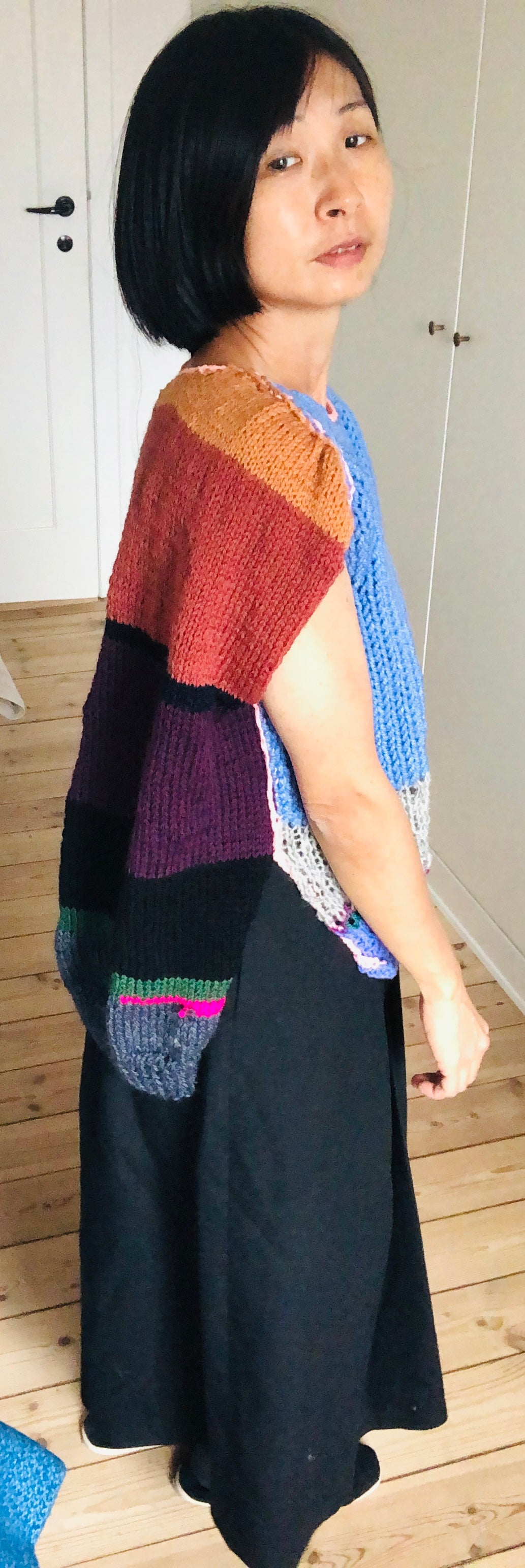 Sweater, hand-knitted, slow fashion, fancy yarn, one-of-a-kind, short-sleeved, 2512