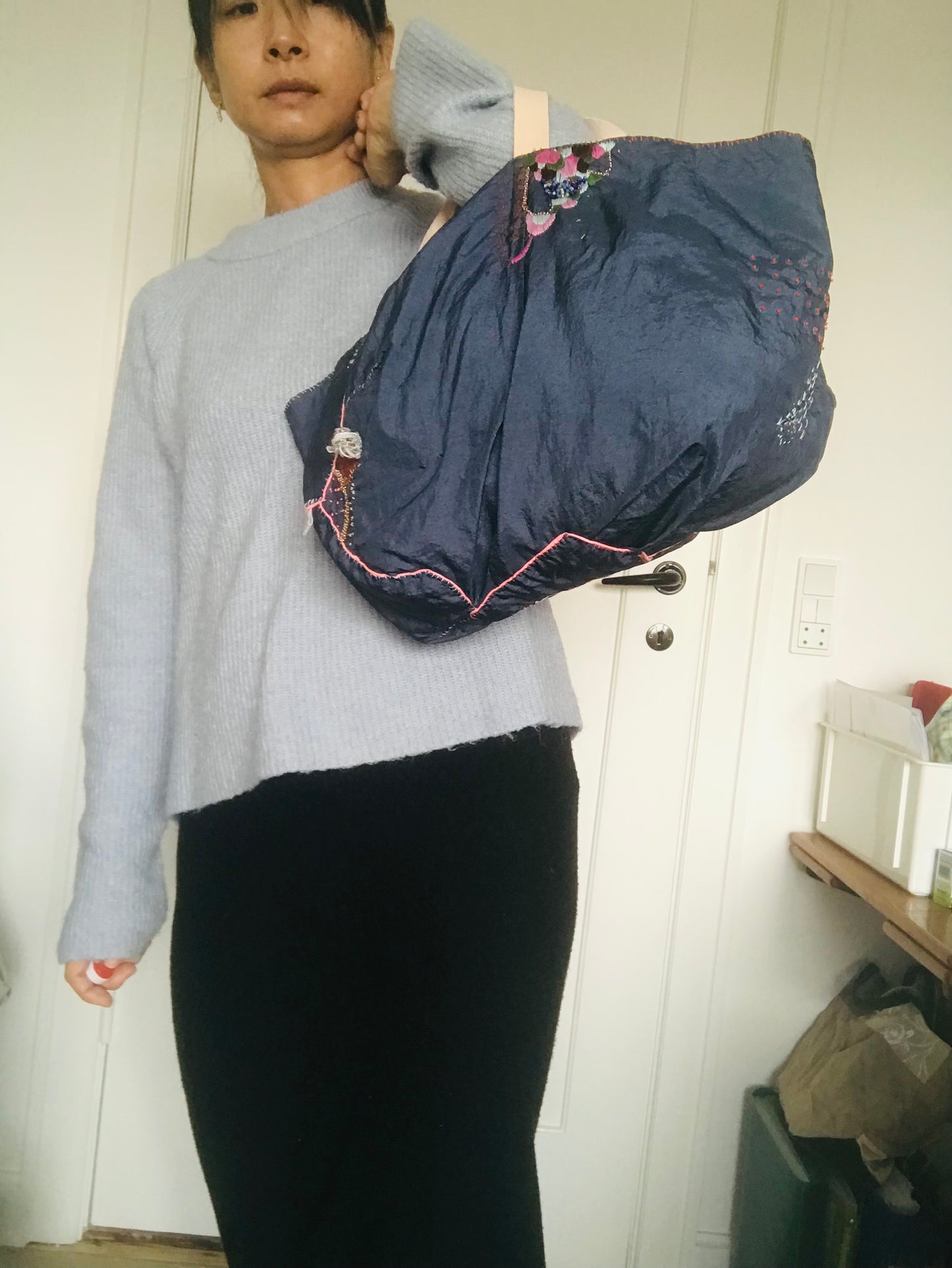 Bag   手縫いのバッグ　  布製　本革持ち手　スローファッション　ハンドメイド　1735