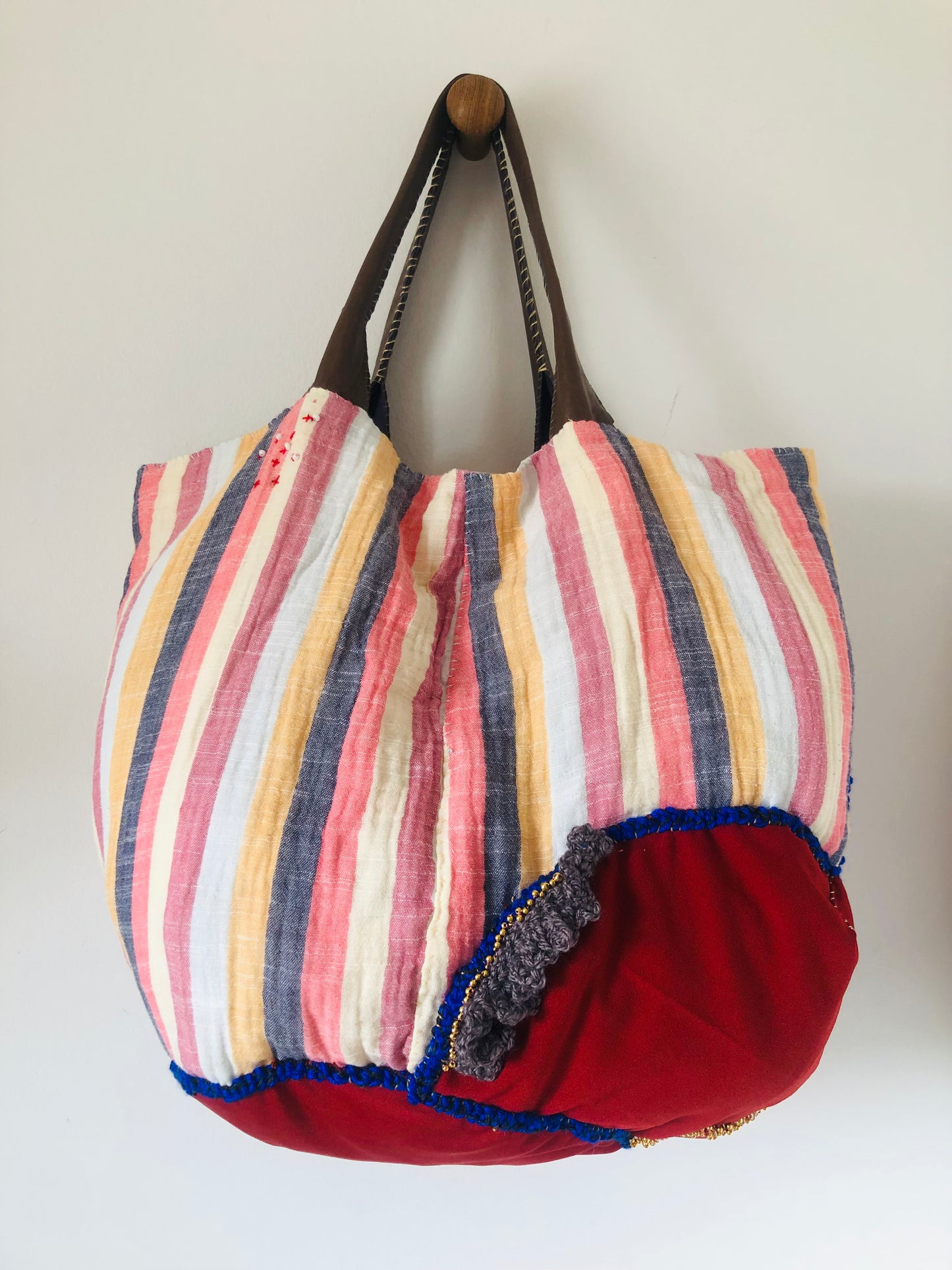 Bag 手縫いのバッグ 布製　トートバッグ　スローファッション　ハンドメイド　2526