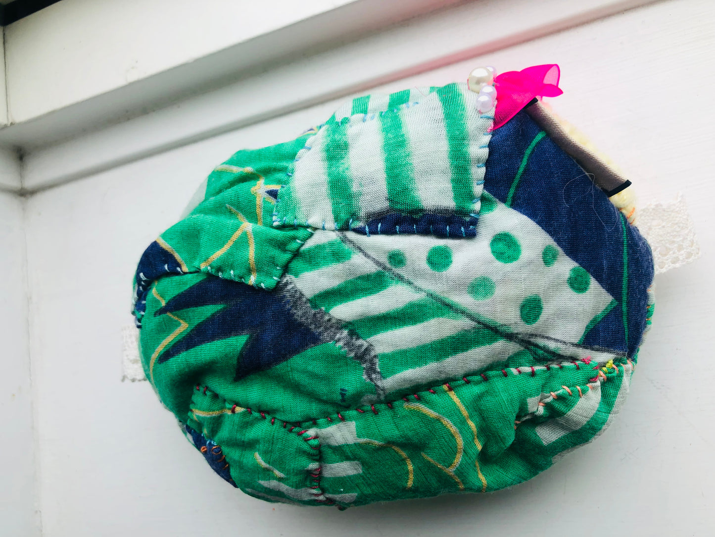 ポーチ　　手縫い　布製　 ペンケース　小物入れ　ハンドメイド　ビーズ刺繍　2467