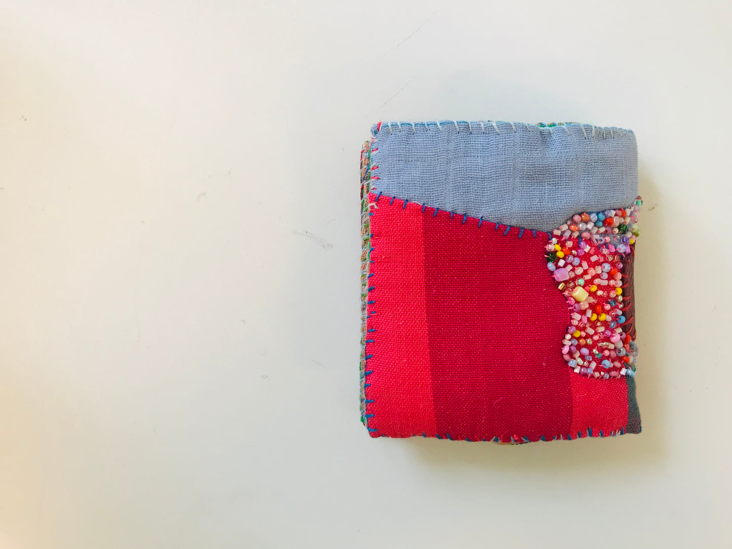 財布　布財布　ハンドメイド　手縫い　刺繍　パッチワーク　二つ折り　1859