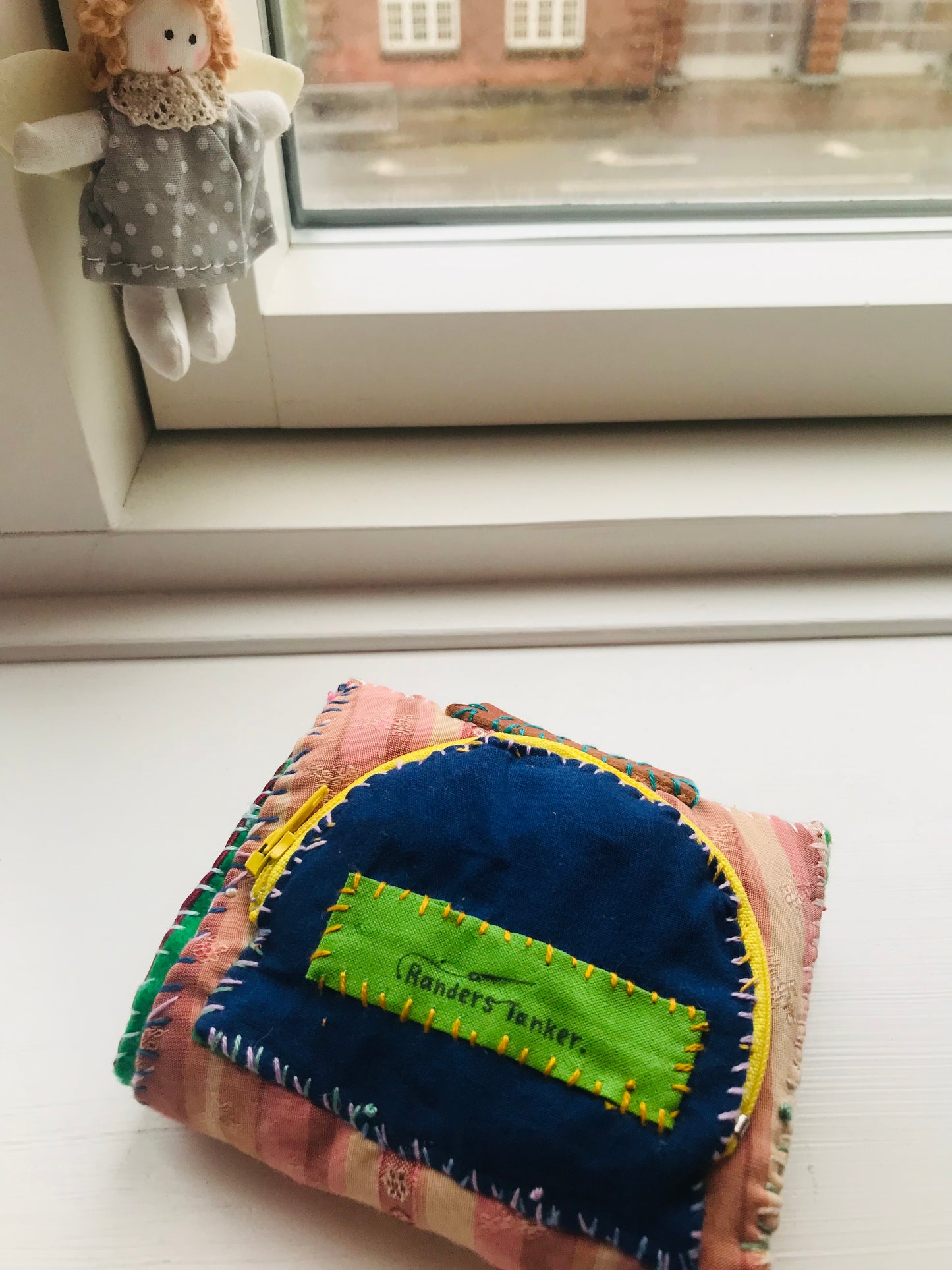財布　布財布　ハンドメイド　手縫い　刺繍　パッチワーク　二つ折り　1916