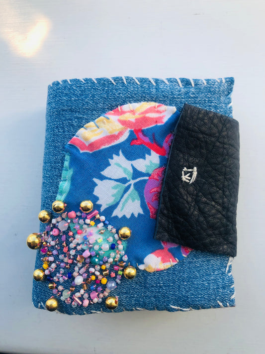 財布　布財布　ハンドメイド　手縫い　刺繍　パッチワーク　二つ折り　2443