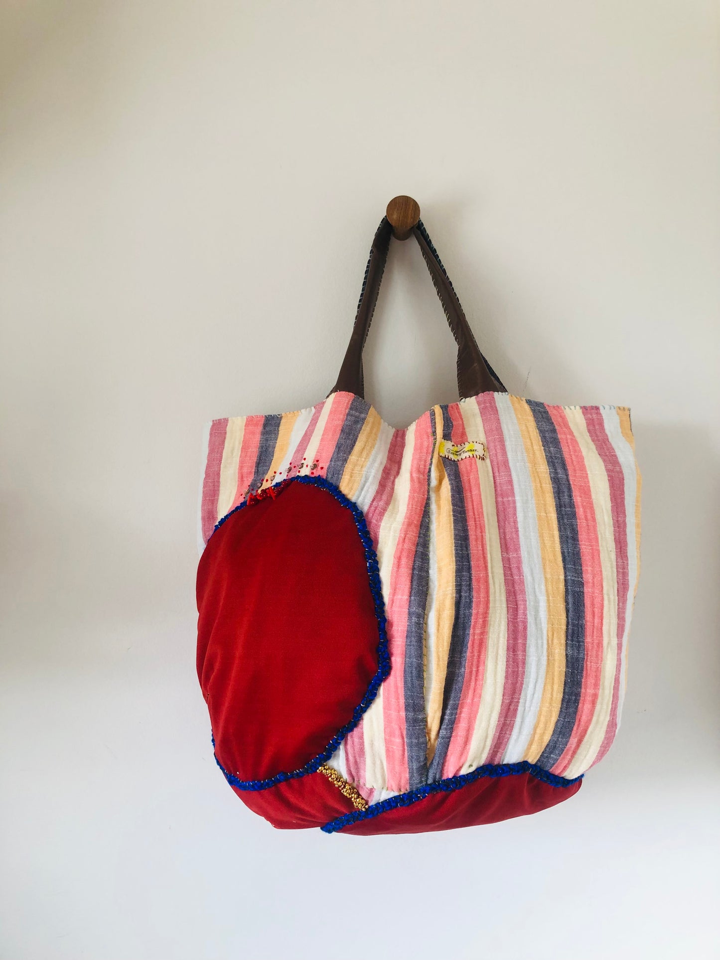 Bag 手縫いのバッグ 布製　トートバッグ　スローファッション　ハンドメイド　2526