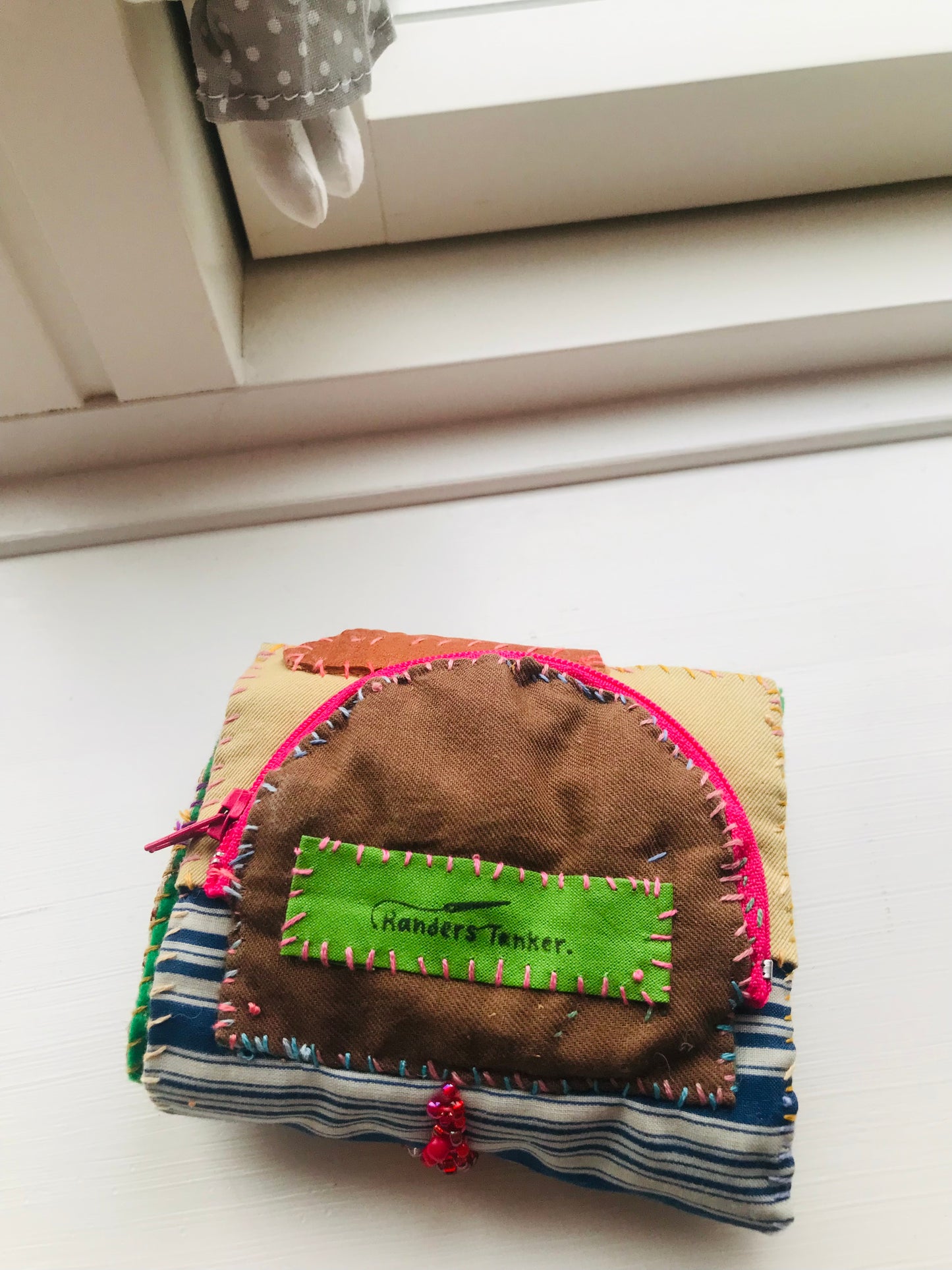 財布　布財布　ハンドメイド　手縫い　刺繍　パッチワーク　二つ折り　1918