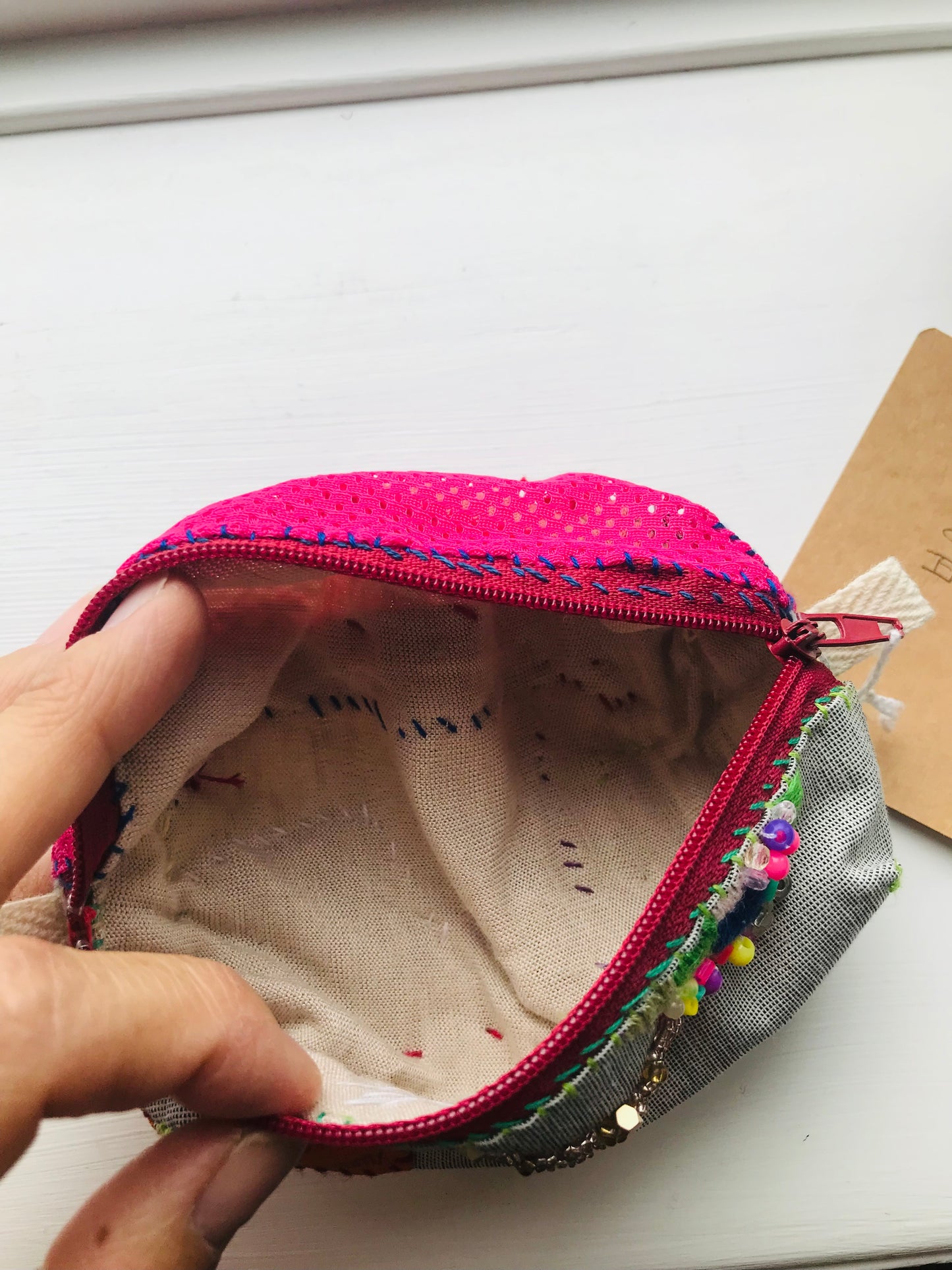 ポーチ　手縫い　布製　 ペンケース　小物入れ　ハンドメイド　ビーズ刺繍　2045