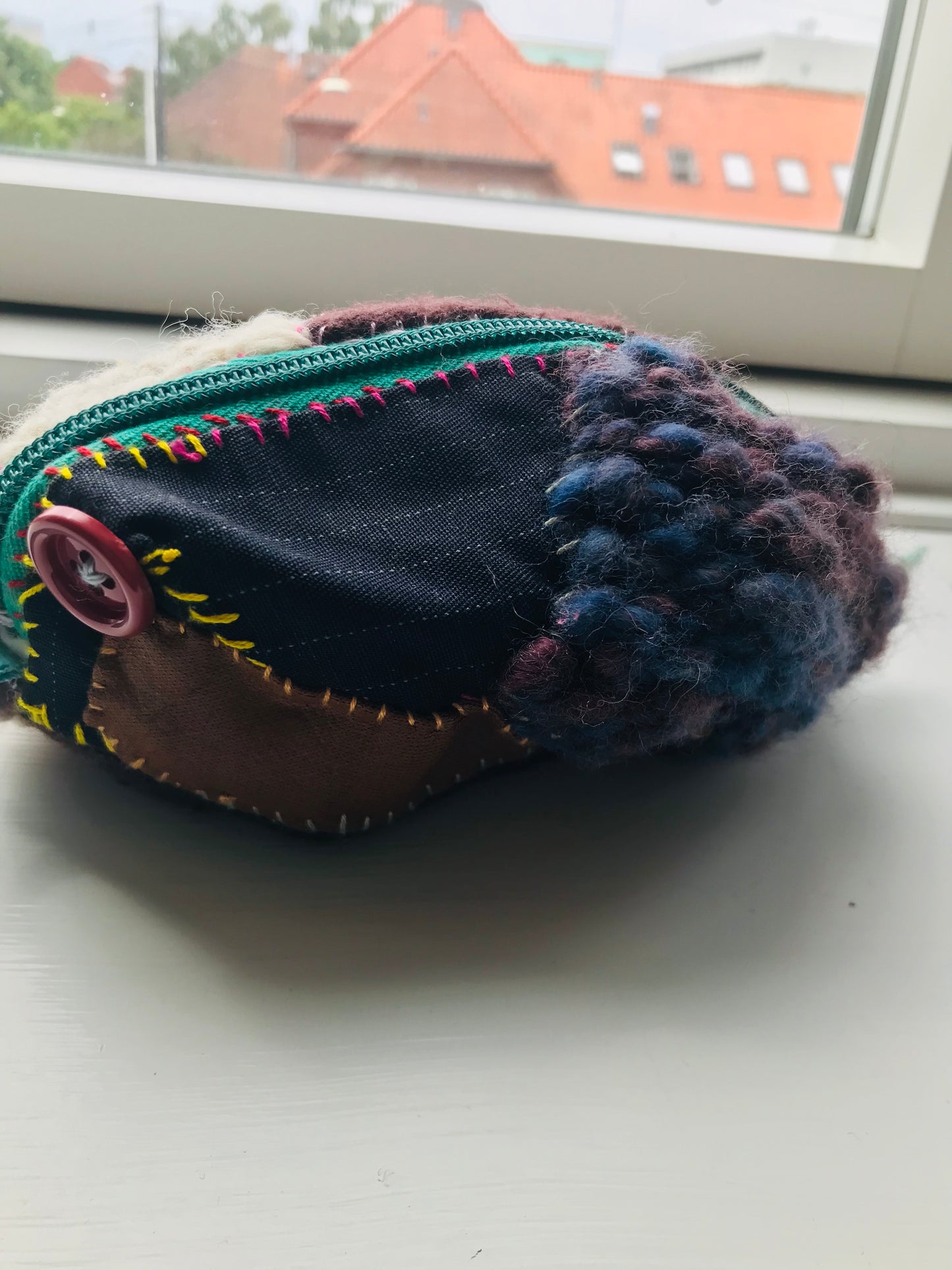 Pouch, hand-sewn, fabric, pen case, accessory case, handmade, bead embroidery 2046