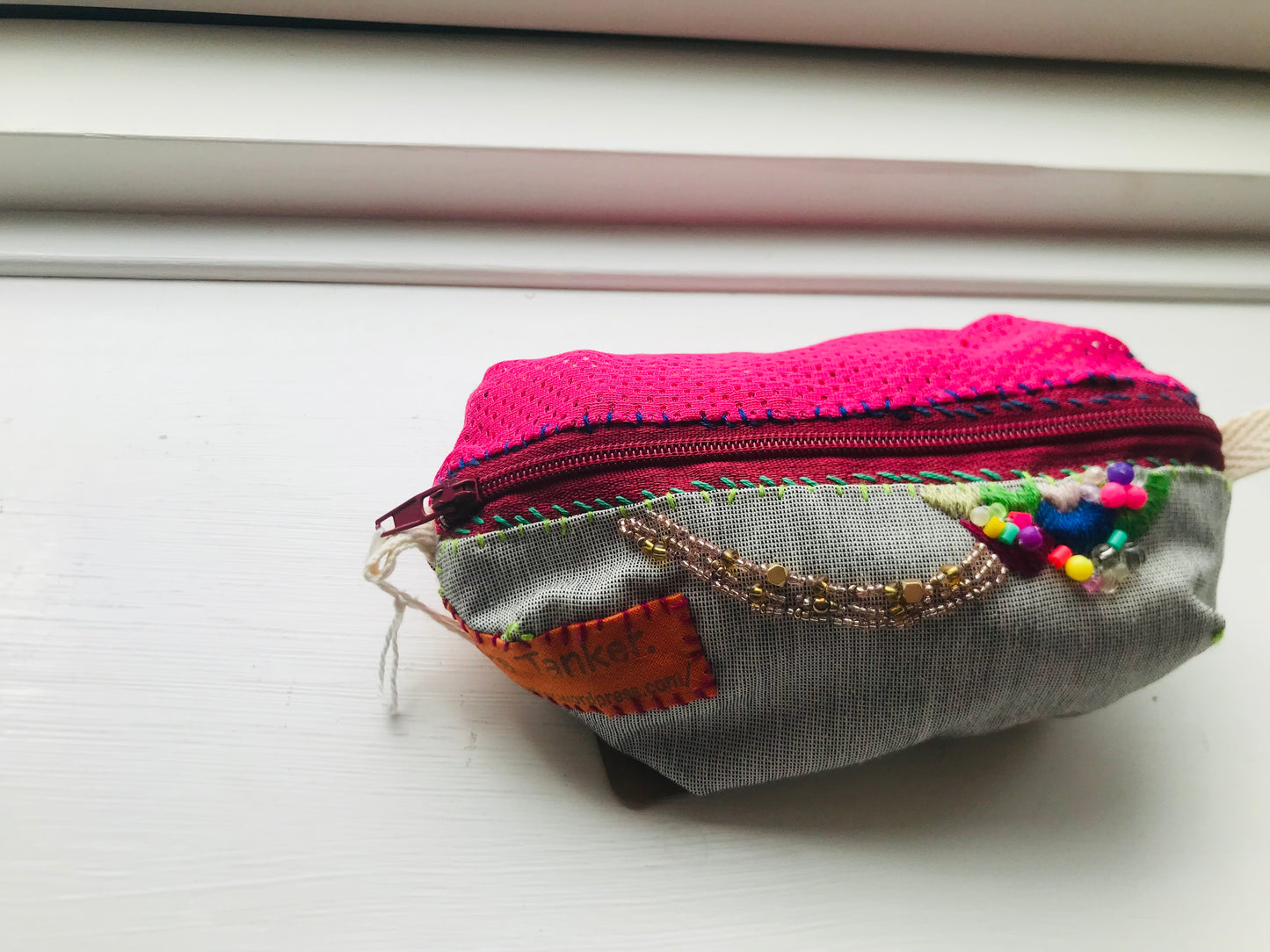 ポーチ　手縫い　布製　 ペンケース　小物入れ　ハンドメイド　ビーズ刺繍　2045