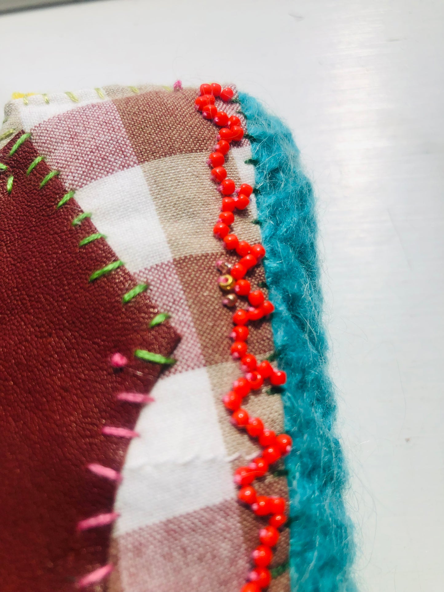 財布　布財布　ハンドメイド　手縫い　刺繍　パッチワーク　二つ折り　2492