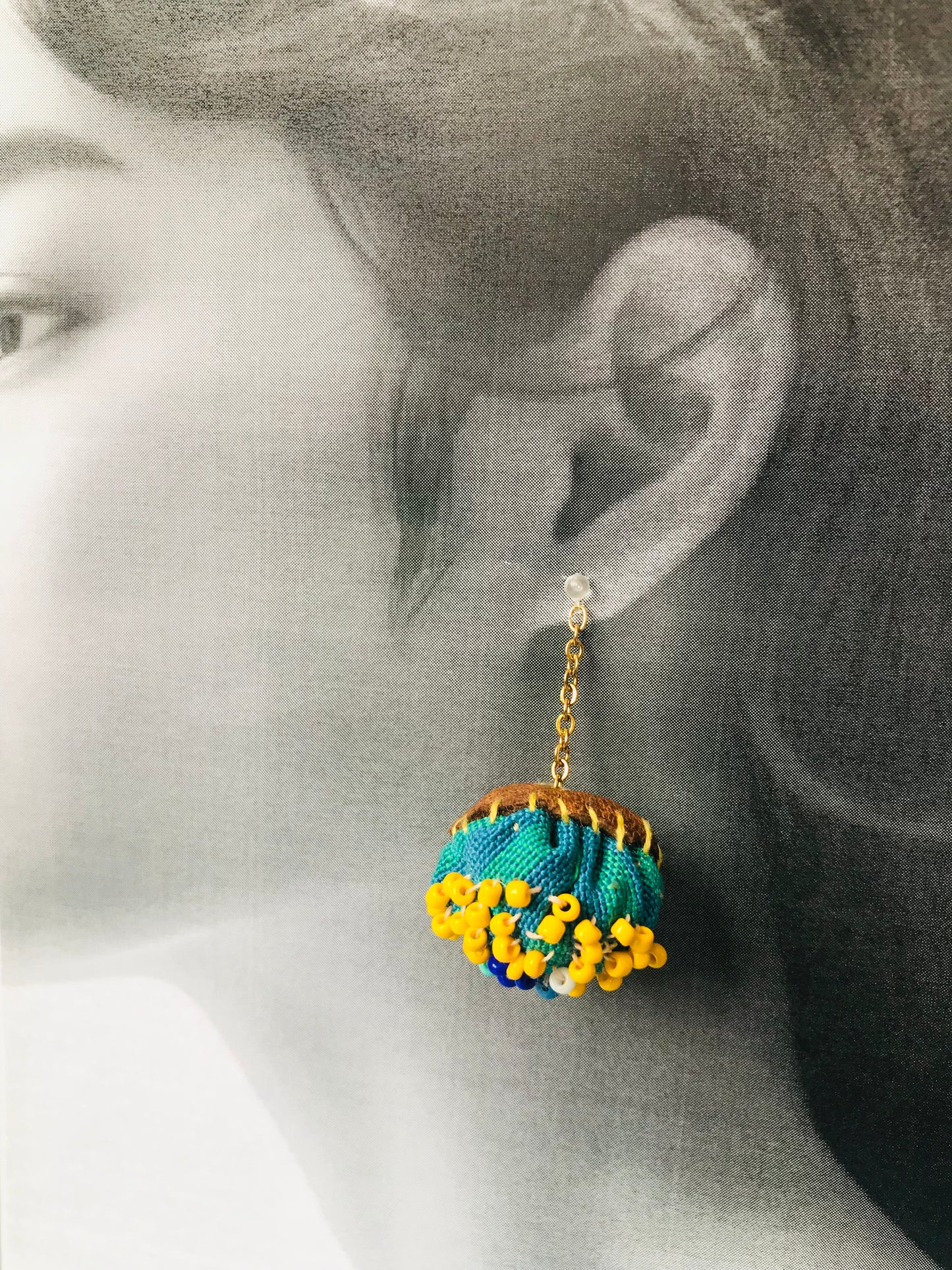 アクセサリー　手縫いのピアス　多分アシンメトリー　イヤリング　ビーズ　  布製　スローファッション　ハンドメイド　1843