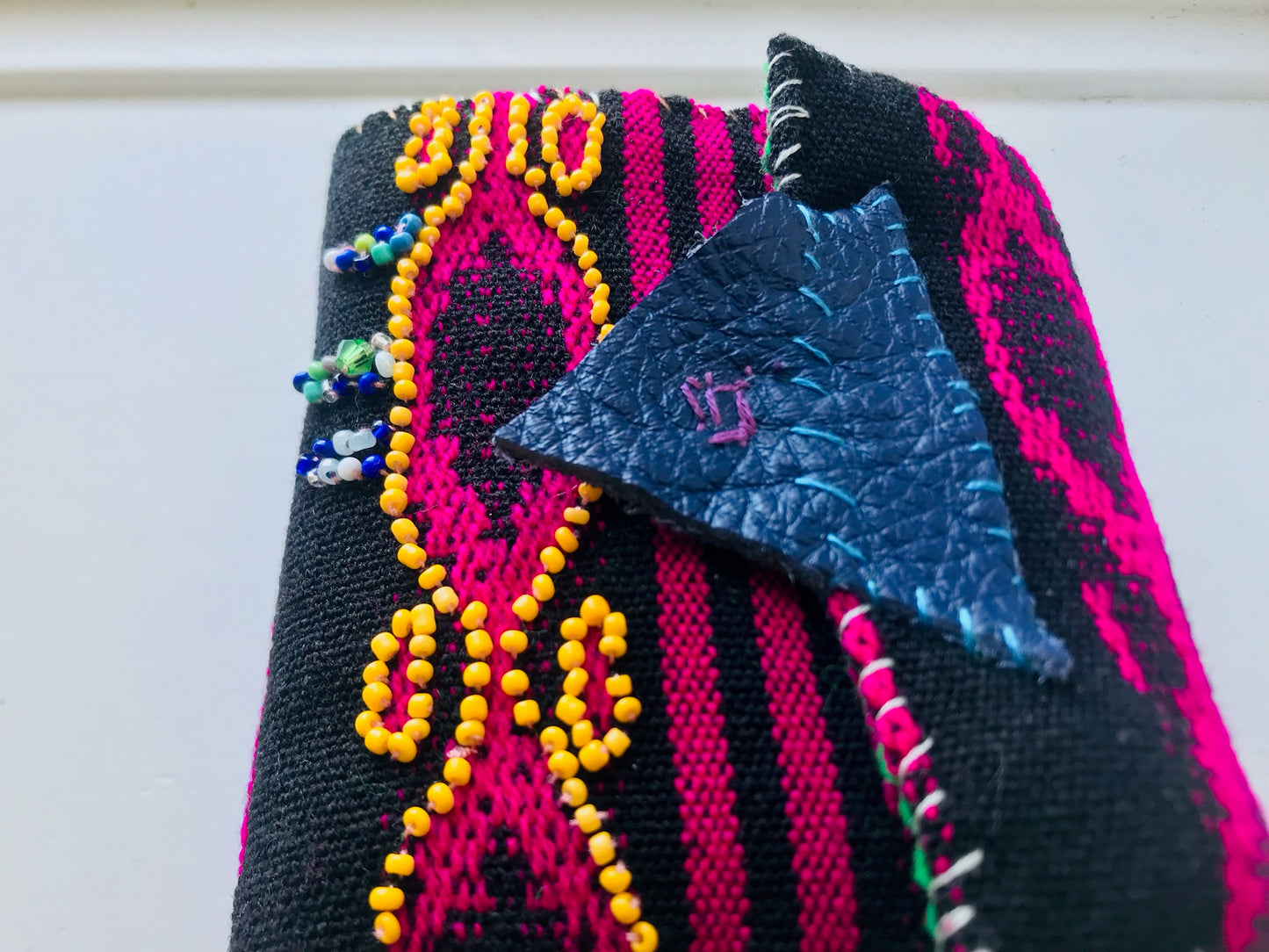 財布　布財布　ハンドメイド　手縫い　刺繍　パッチワーク　二つ折り　2075