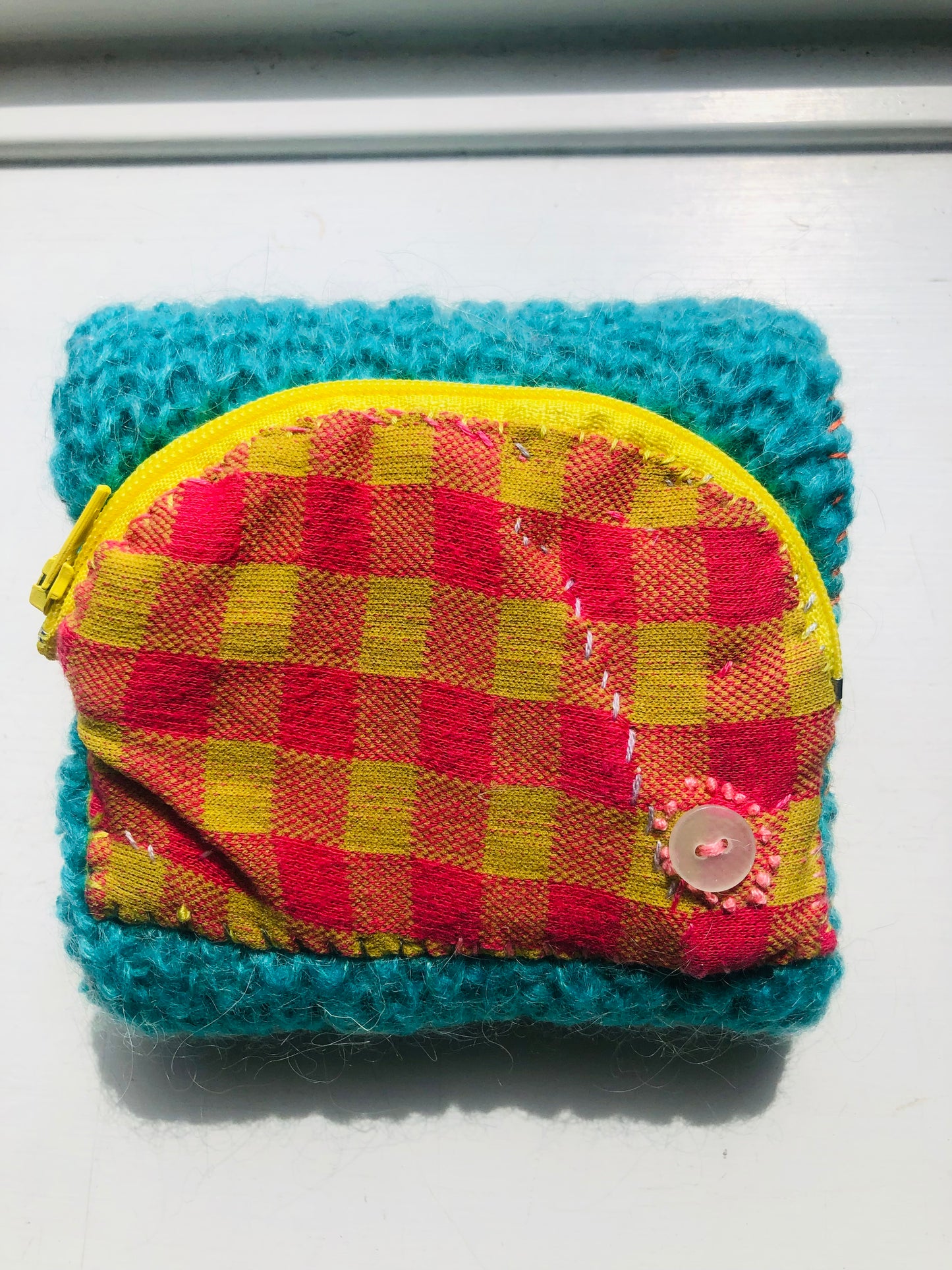 財布　布財布　ハンドメイド　手縫い　刺繍　パッチワーク　二つ折り　2492