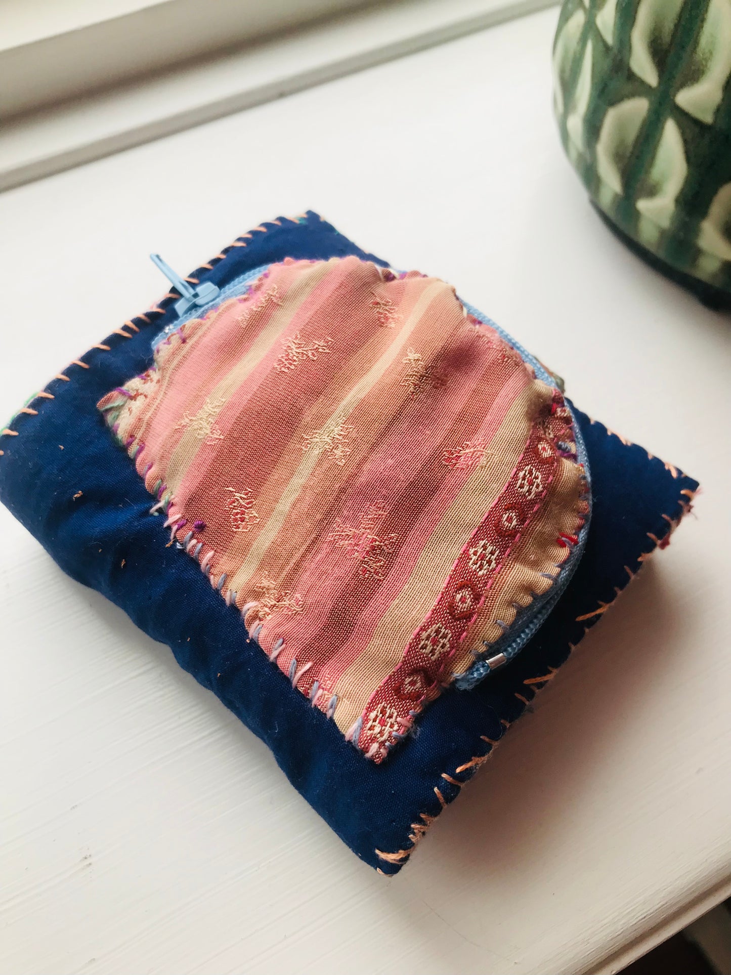 財布　布財布　ハンドメイド　手縫い　刺繍　パッチワーク　二つ折り　1915