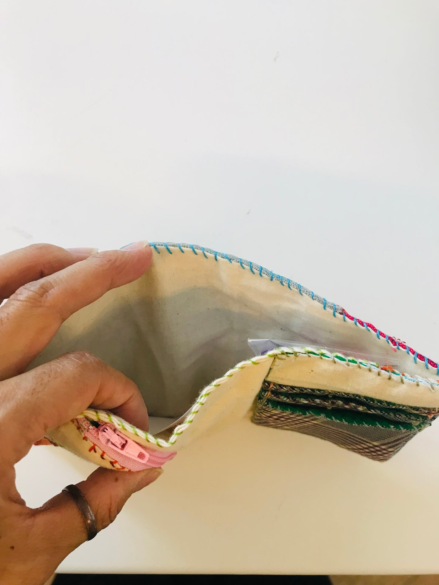 財布　布財布　ハンドメイド　手縫い　刺繍　パッチワーク　二つ折り　1861