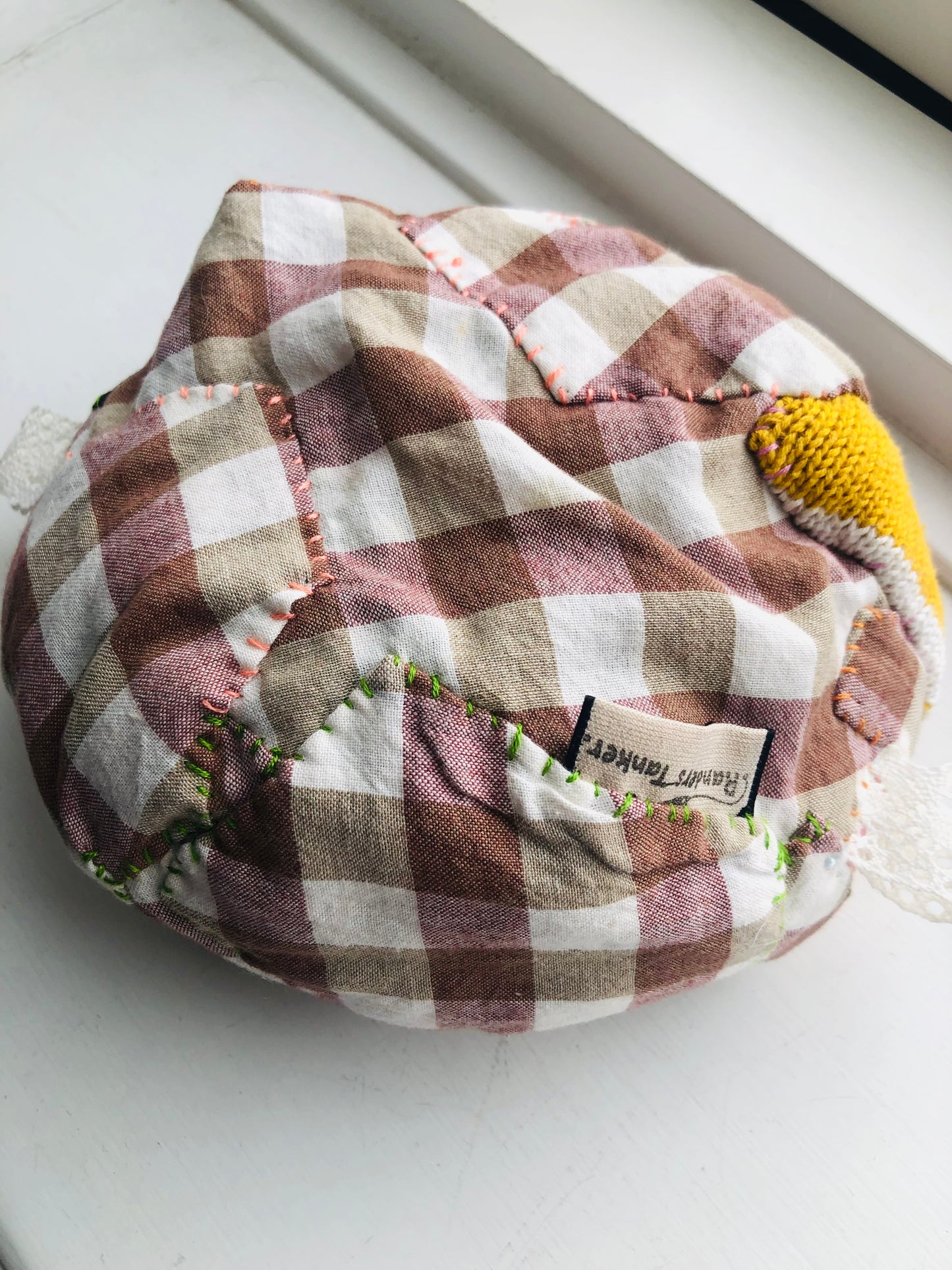 ポーチ　　手縫い　布製　 ペンケース　小物入れ　ハンドメイド　ビーズ刺繍　2465