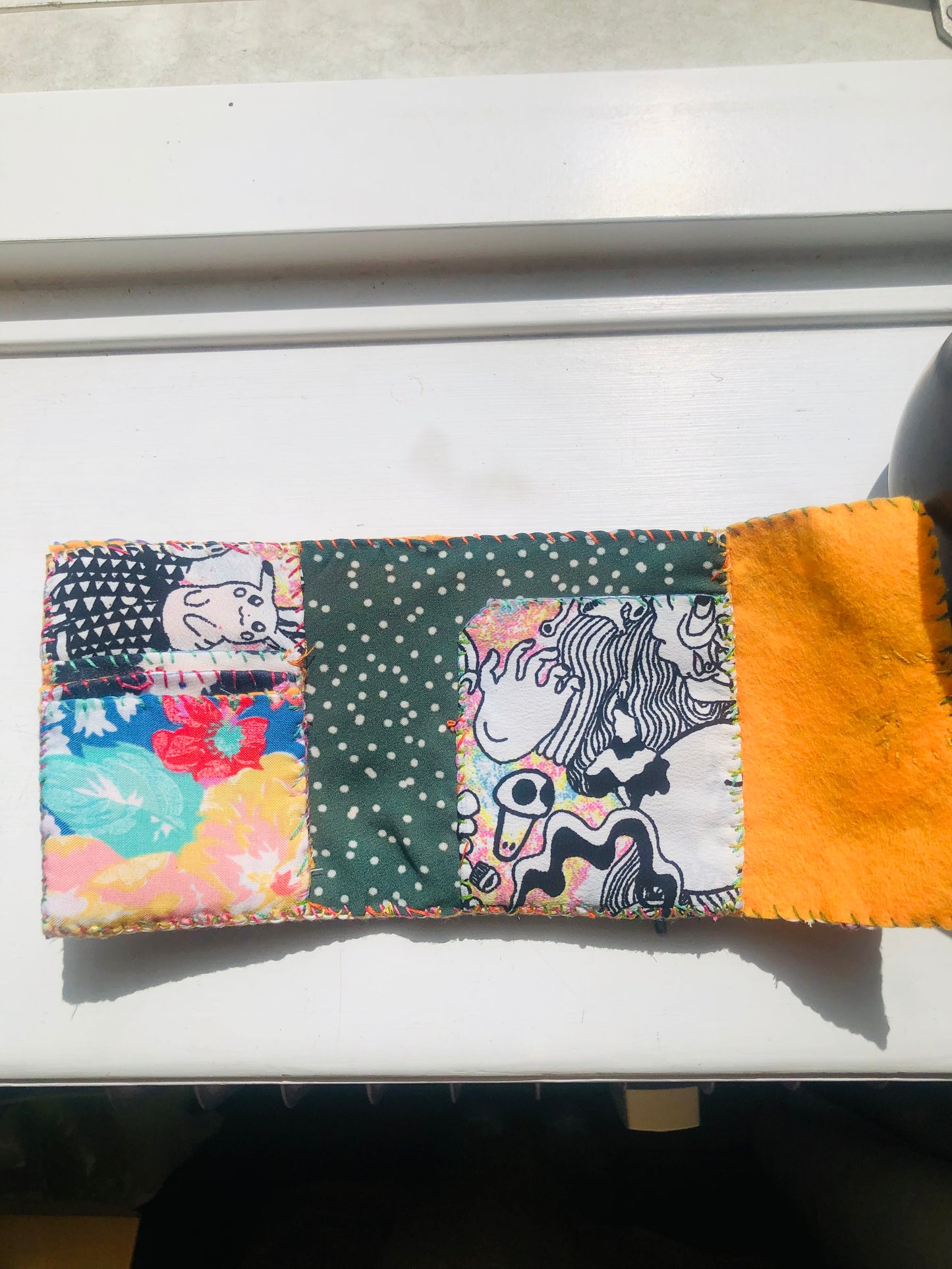 財布　布財布　ハンドメイド　手縫い　刺繍　パッチワーク　二つ折り　2489