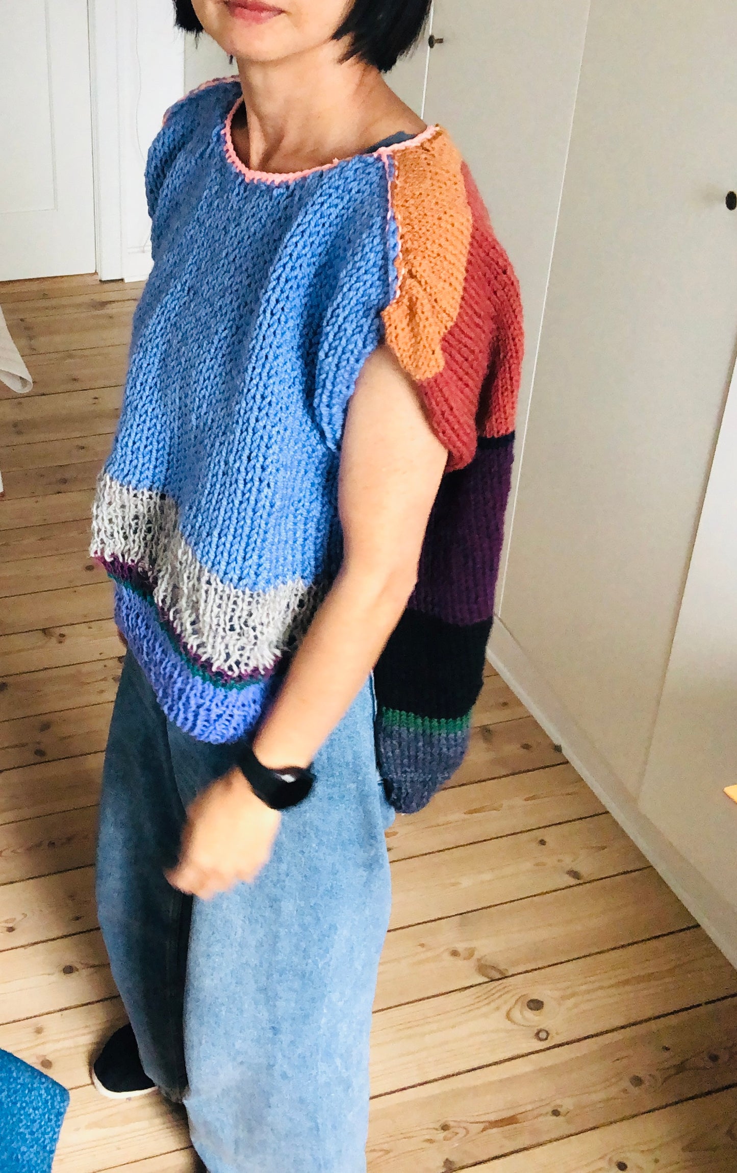 Sweater, hand-knitted, slow fashion, fancy yarn, one-of-a-kind, short-sleeved, 2512