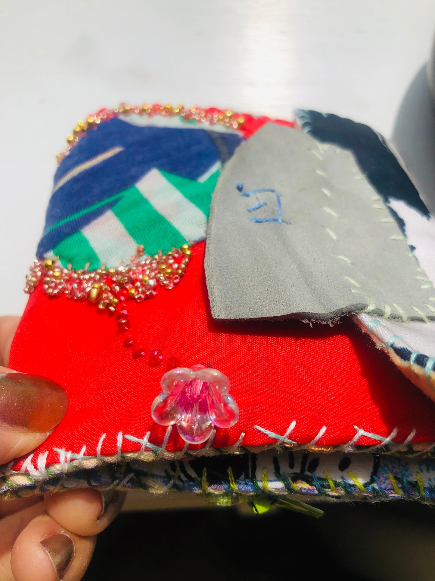 財布　布財布　ハンドメイド　手縫い　刺繍　パッチワーク　二つ折り　2494