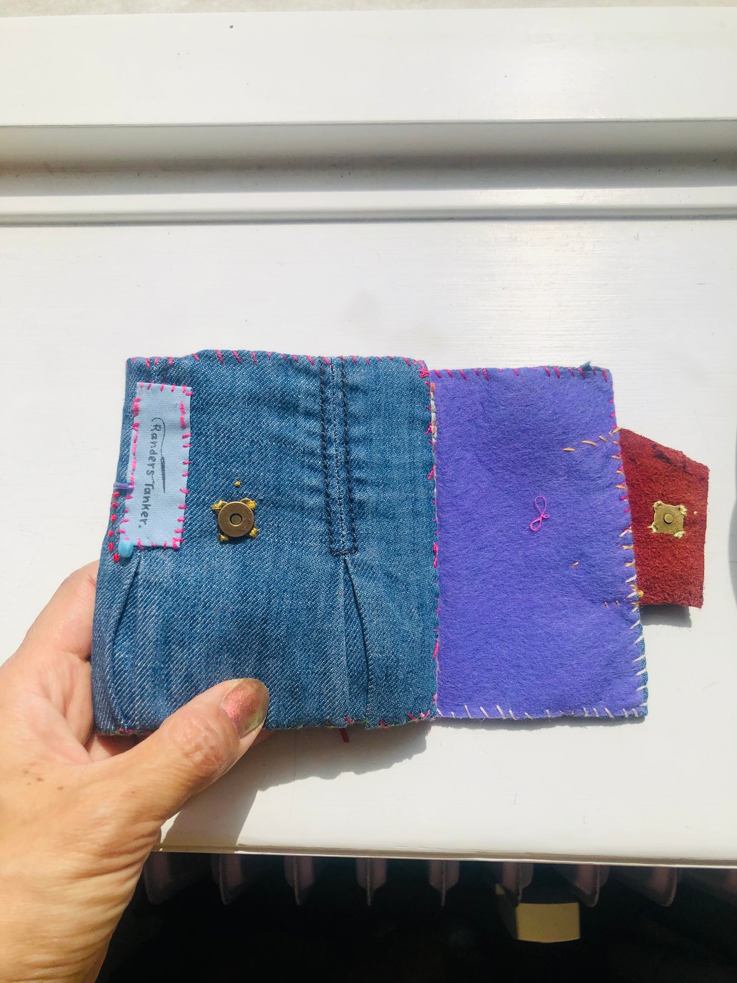 財布　布財布　ハンドメイド　手縫い　刺繍　パッチワーク　二つ折り　2496