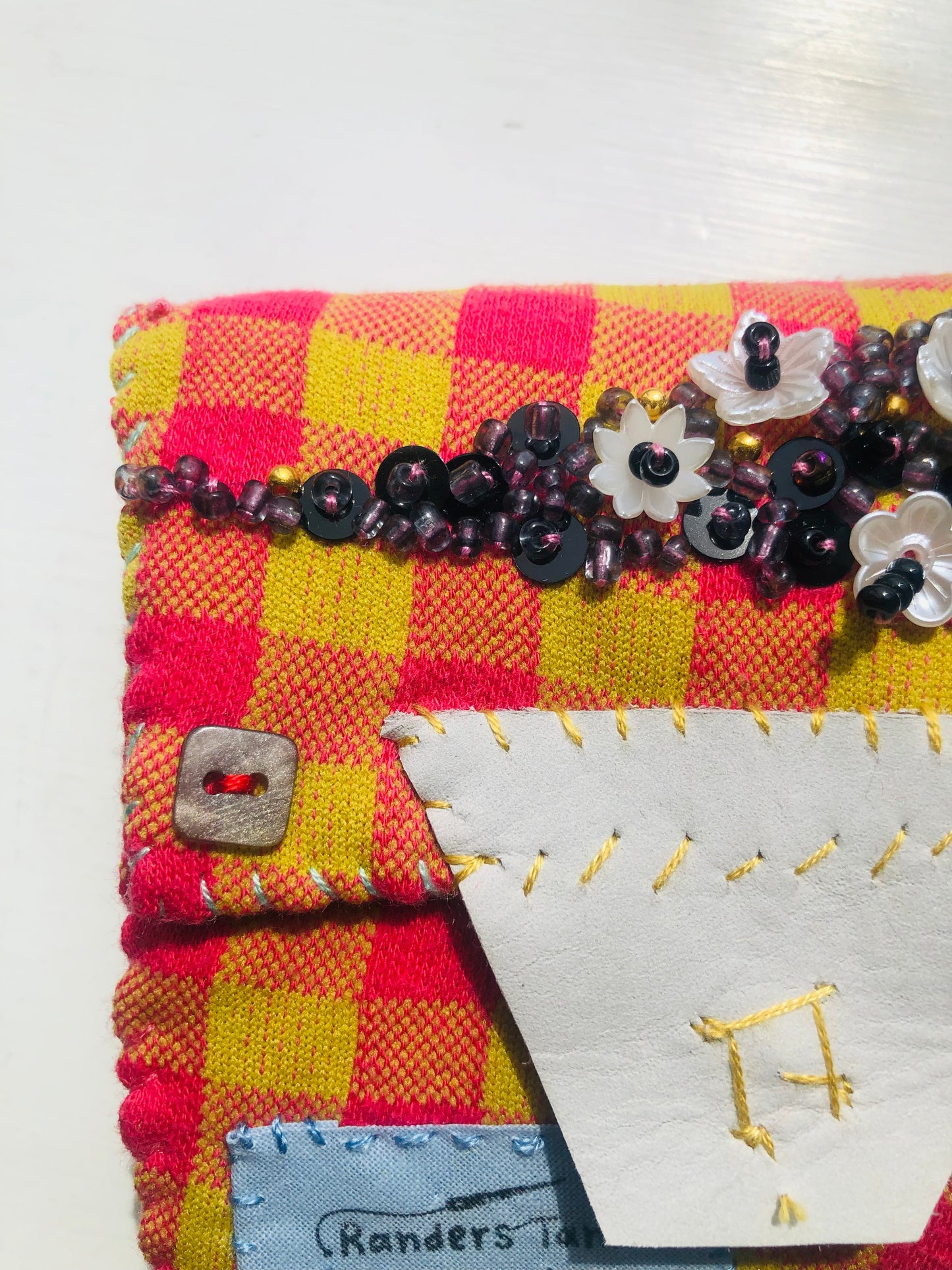 財布　布財布　ハンドメイド　手縫い　刺繍　パッチワーク　二つ折り　2490
