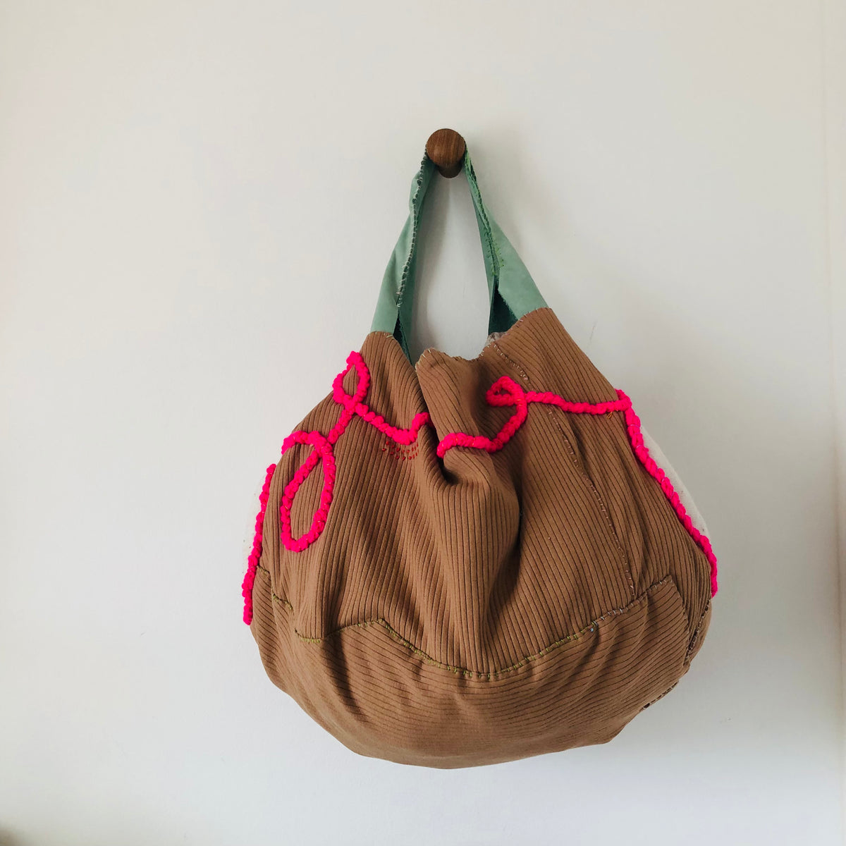 Bag 手縫いのバッグ 布製　トートバッグ　スローファッション　ハンドメイド　2545