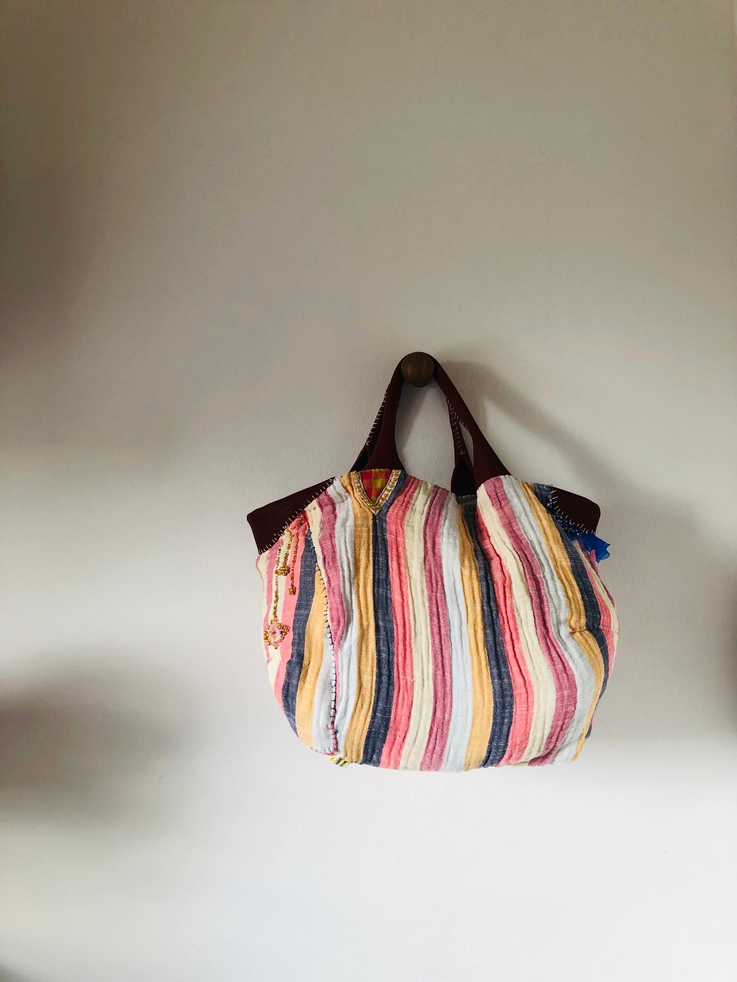 Bag 手縫いのバッグ 布製　トートバッグ　スローファッション　ハンドメイド　2522