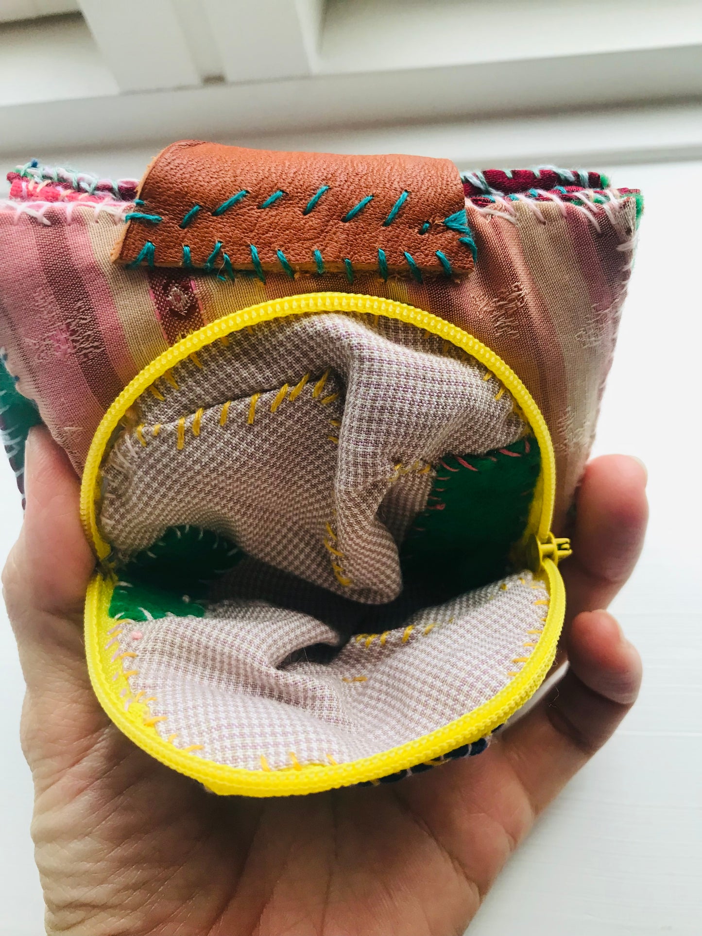 財布　布財布　ハンドメイド　手縫い　刺繍　パッチワーク　二つ折り　1916