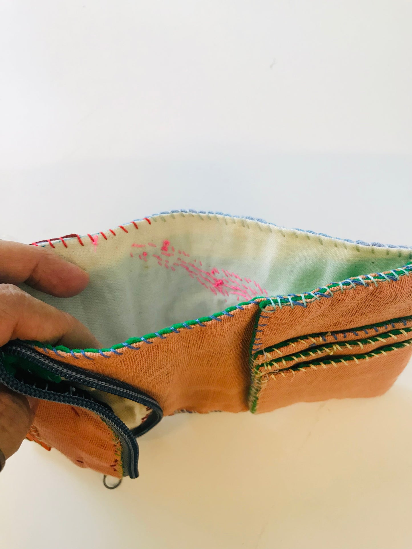財布　布財布　ハンドメイド　手縫い　刺繍　パッチワーク　二つ折り　1859