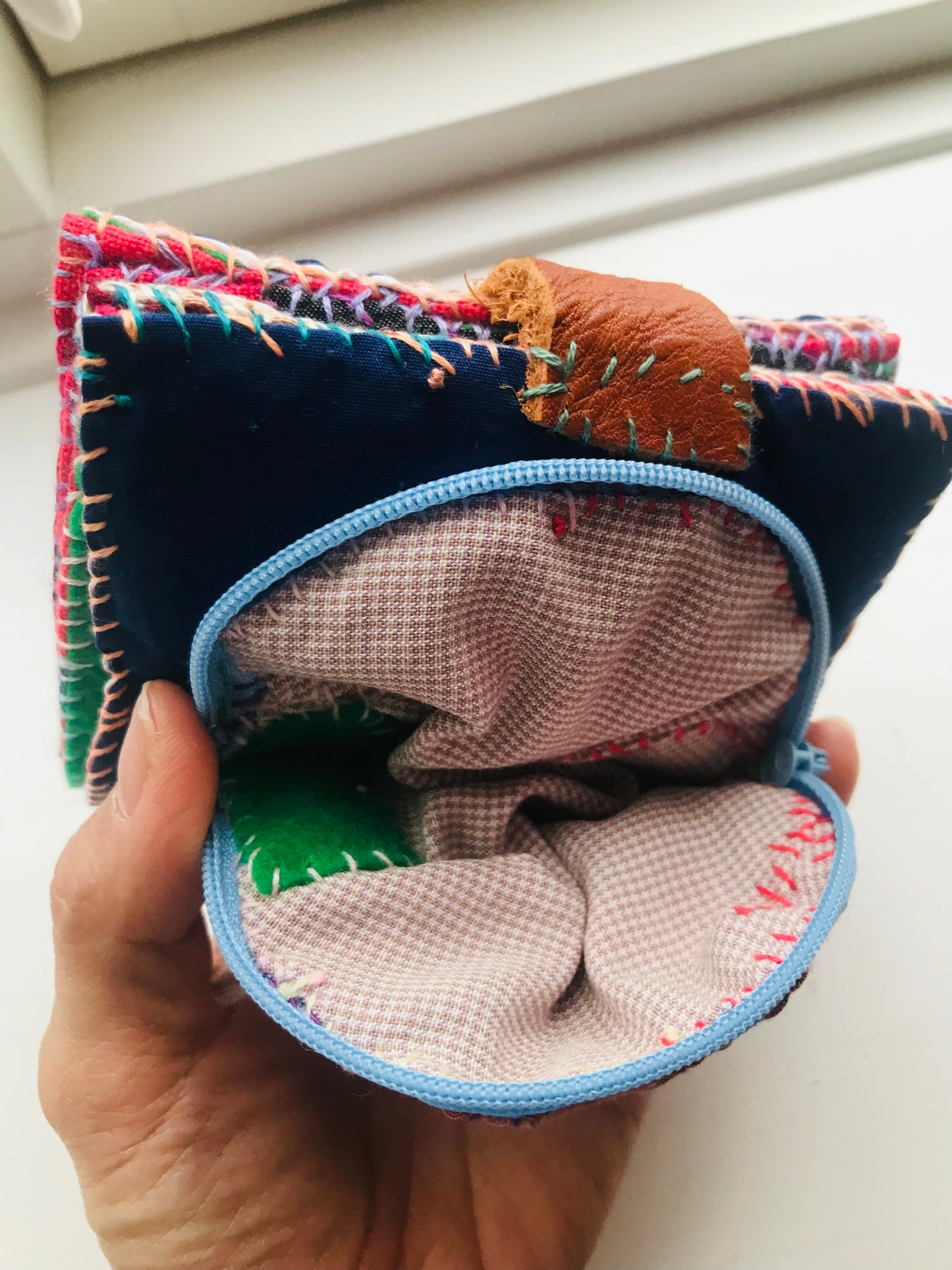 財布　布財布　ハンドメイド　手縫い　刺繍　パッチワーク　二つ折り　1915