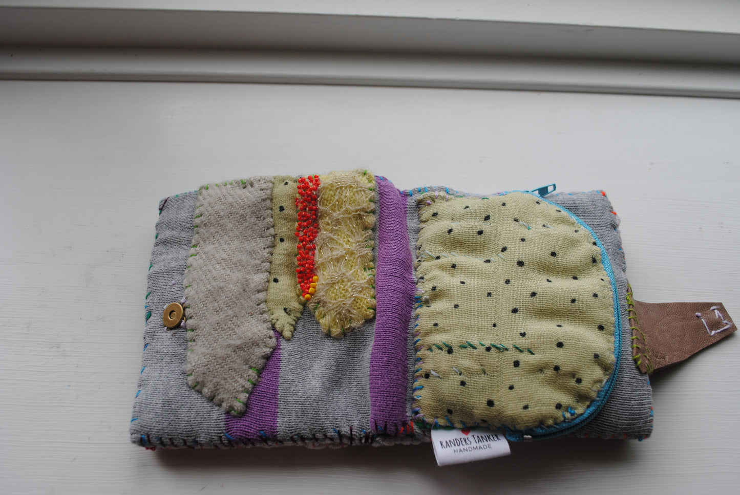 財布　布財布　ハンドメイド　手縫い　刺繍　パッチワーク　二つ折り　1816