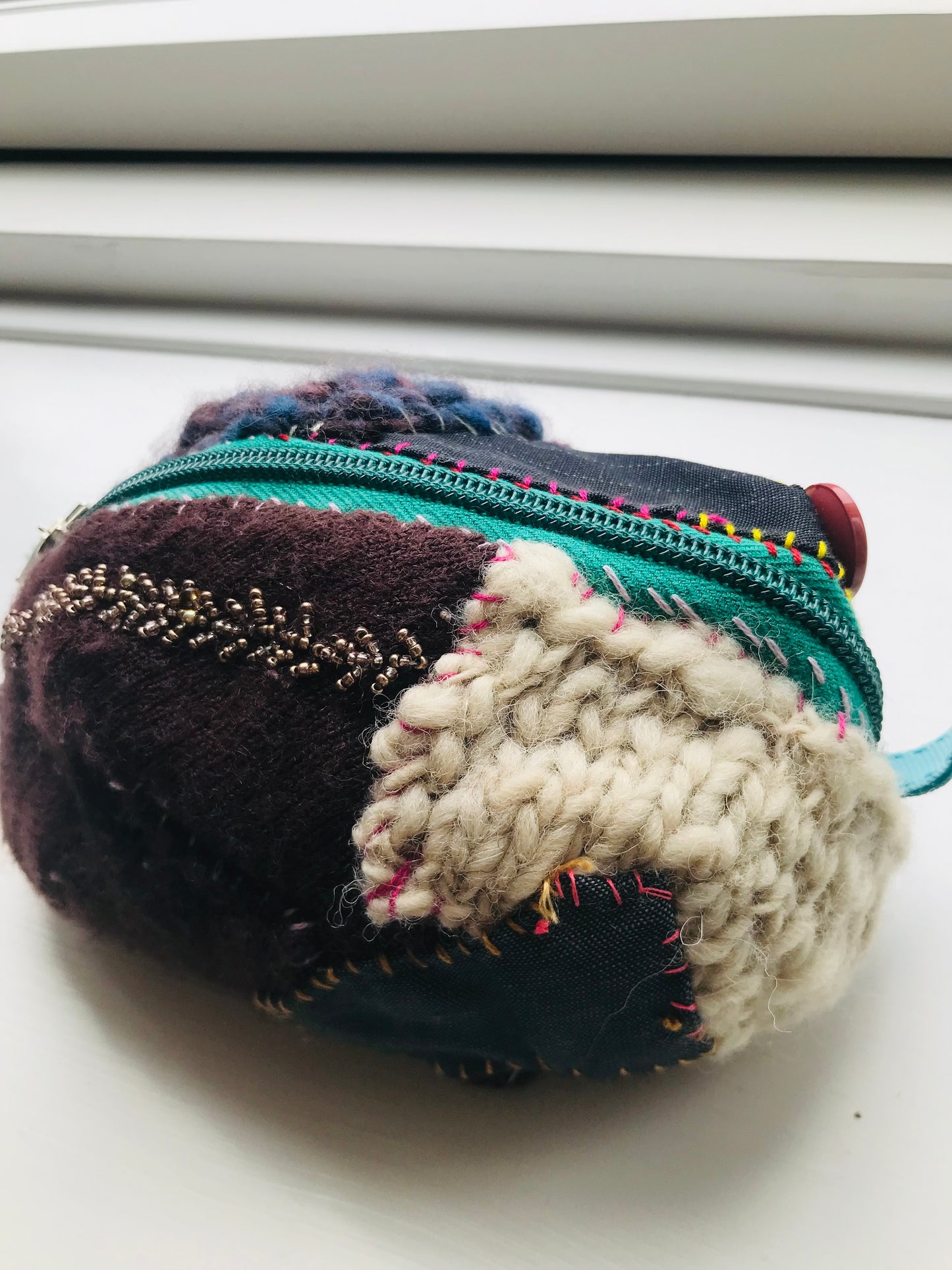 Pouch, hand-sewn, fabric, pen case, accessory case, handmade, bead embroidery 2046