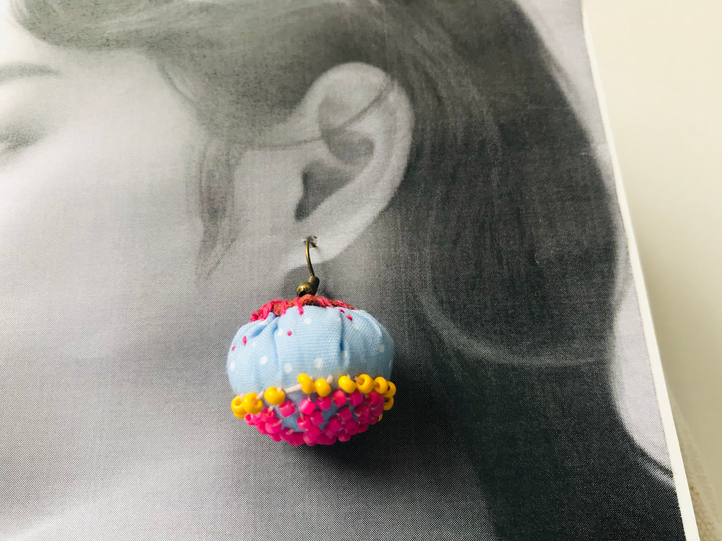 アクセサリー　手縫いのピアス　多分アシンメトリー　イヤリング　ビーズ　  布製　スローファッション　ハンドメイド　1842
