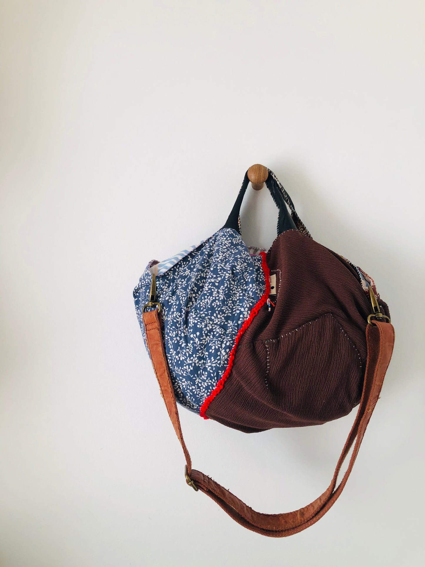 Bag 手縫いのバッグ 布製　トートバッグ　スローファッション　ハンドメイド　2508