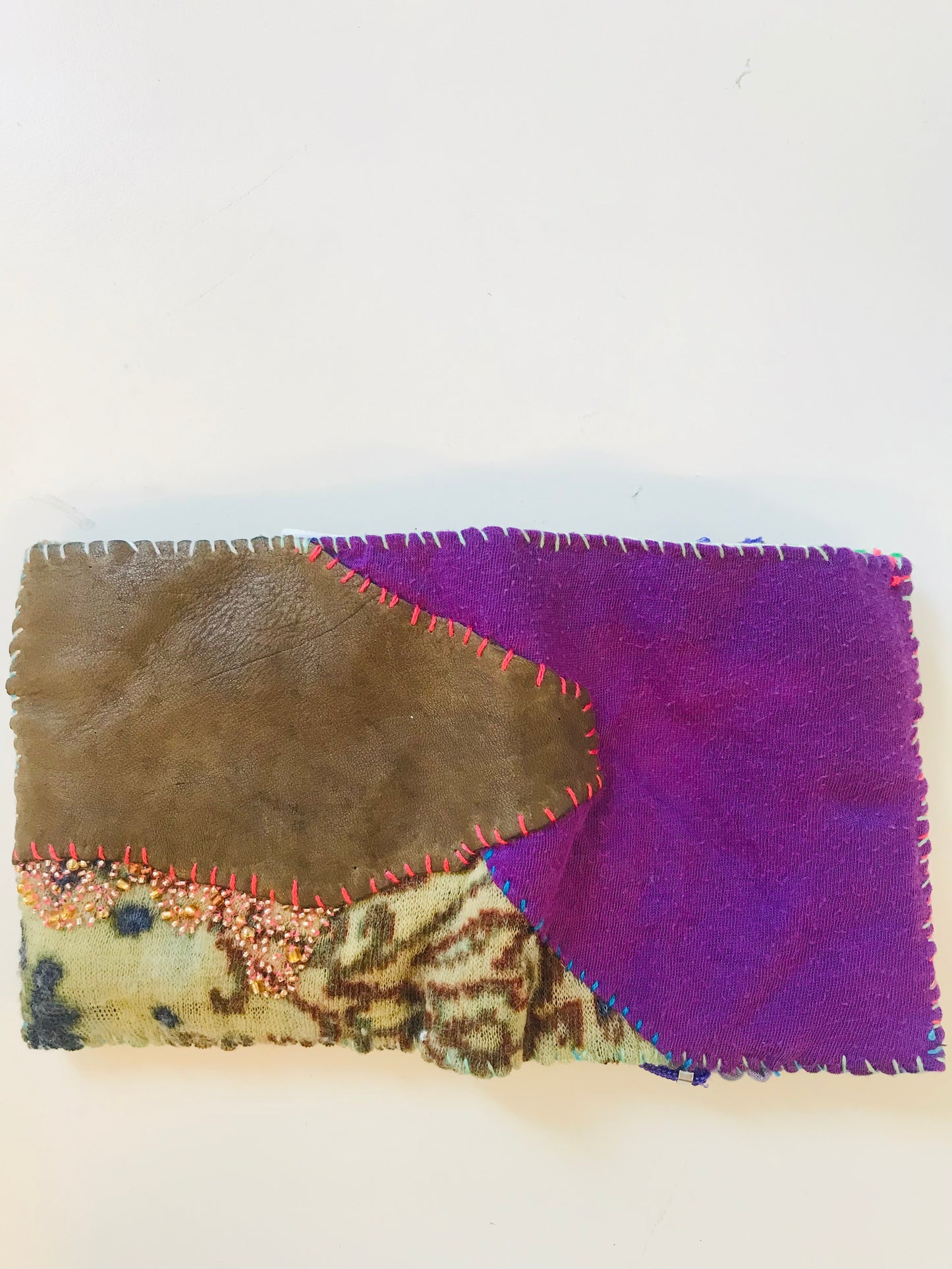財布　布財布　ハンドメイド　手縫い　刺繍　パッチワーク　二つ折り　1858