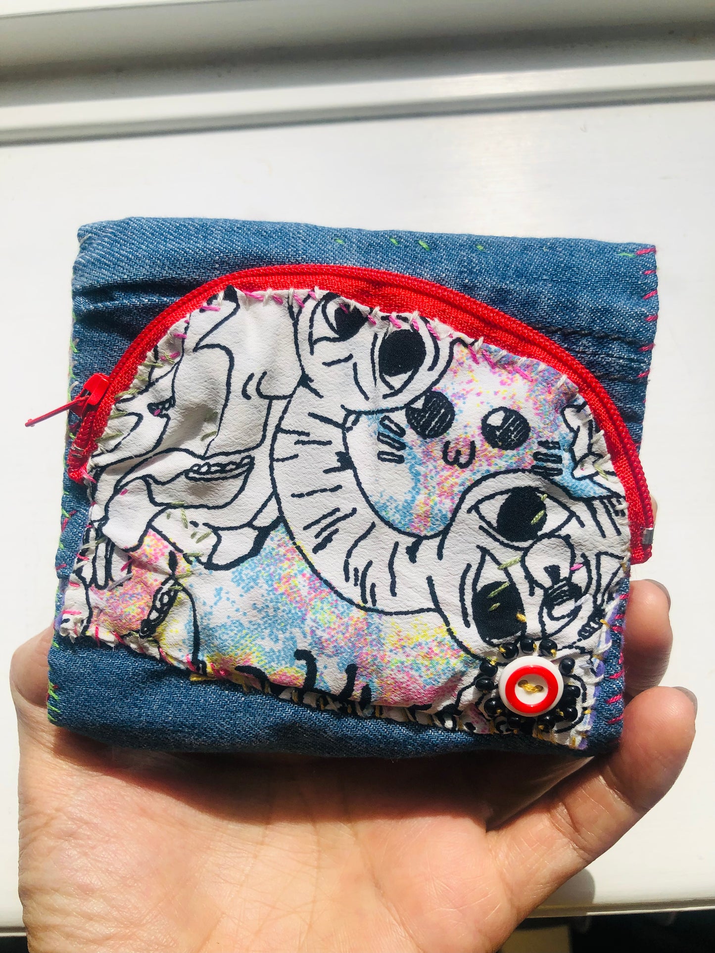財布　布財布　ハンドメイド　手縫い　刺繍　パッチワーク　二つ折り　2496