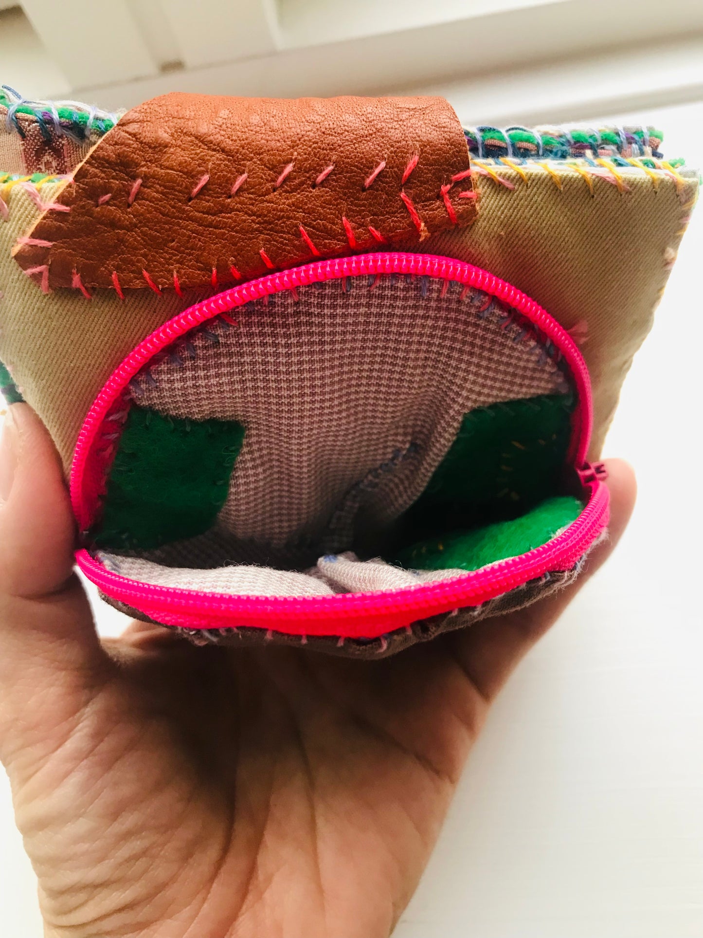 財布　布財布　ハンドメイド　手縫い　刺繍　パッチワーク　二つ折り　1918