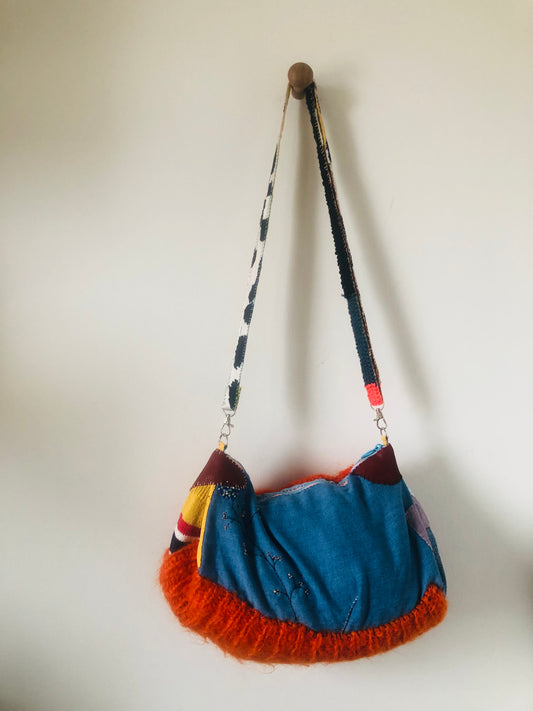 Bag 手縫いのバッグ　布製　ショルダーバッグ　スローファッション　ハンドメイド　ポシェット  2415