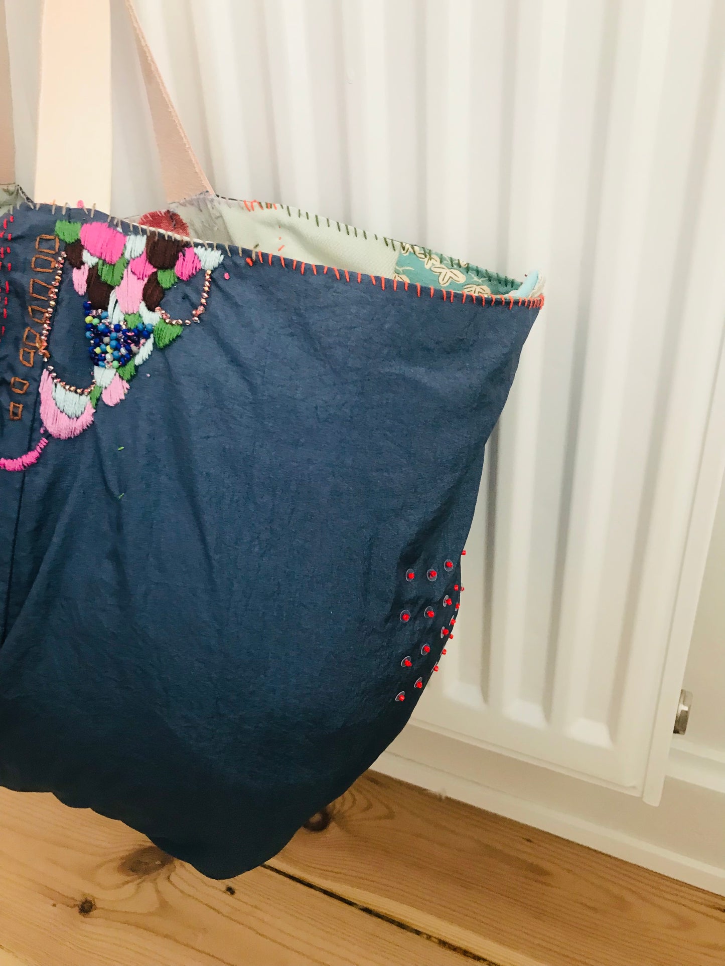Bag   手縫いのバッグ　  布製　本革持ち手　スローファッション　ハンドメイド　1735
