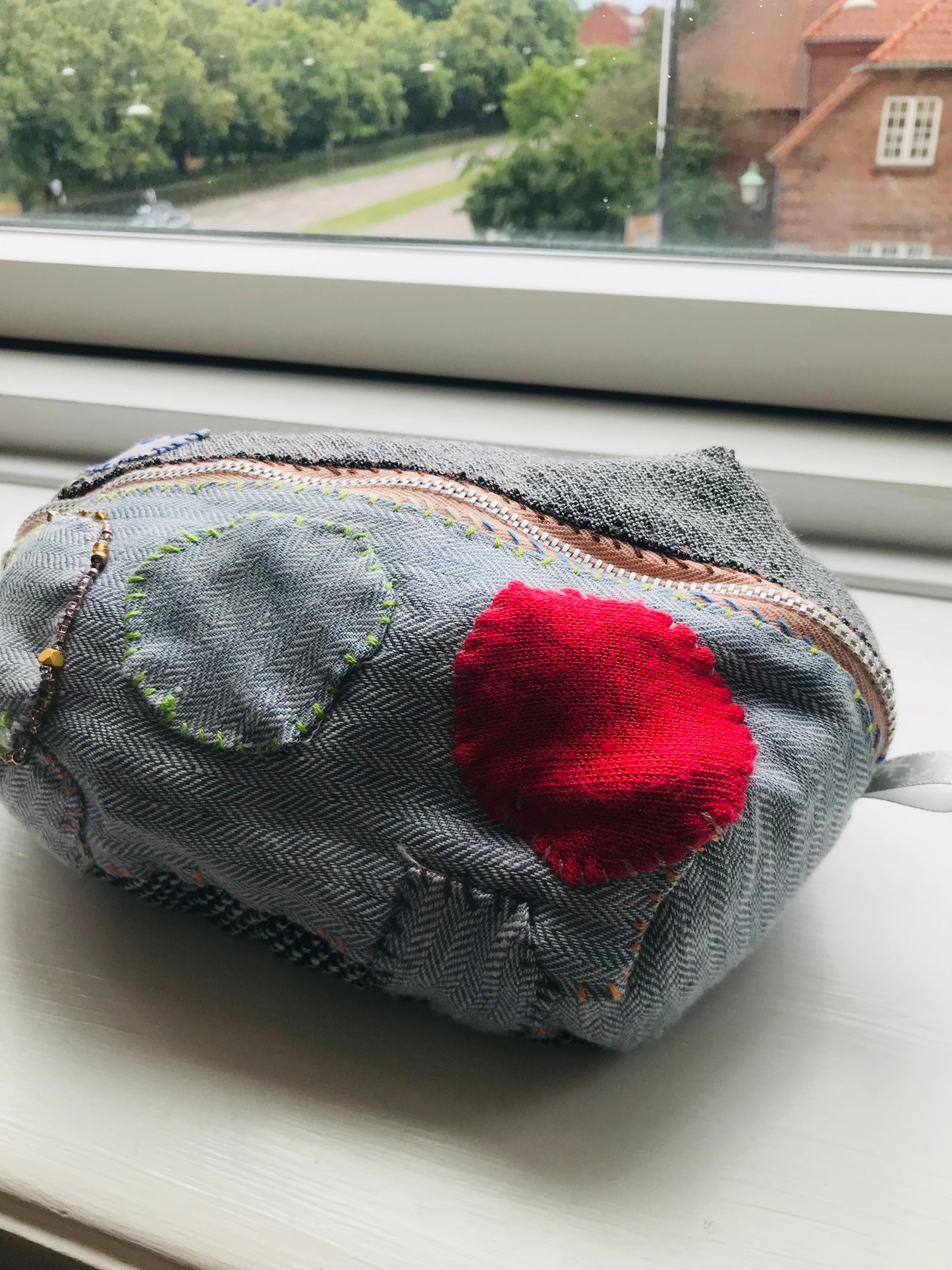 Pouch, hand-sewn, fabric, pen case, accessory case, handmade, bead embroidery, 2044